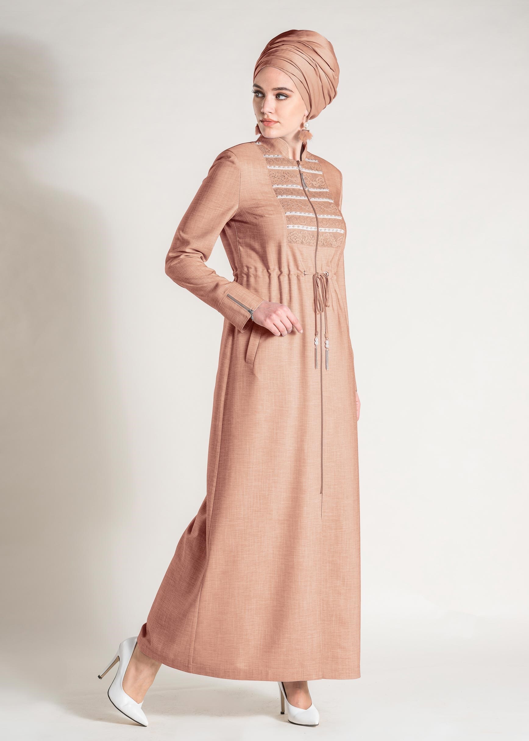 Tesettür giyim PUDRA FERMUARLI GÜPÜR DETAYLI PARDESÜ 1262