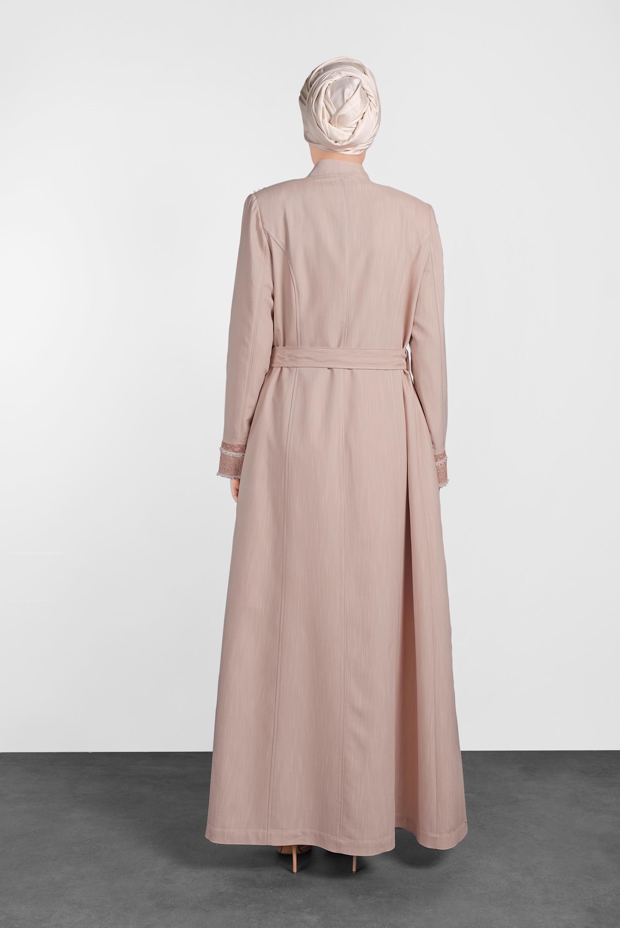 Tesettür giyim PUDRA GİZLİ DÜĞMELİ İŞLEMELİ PARDESÜ 1263