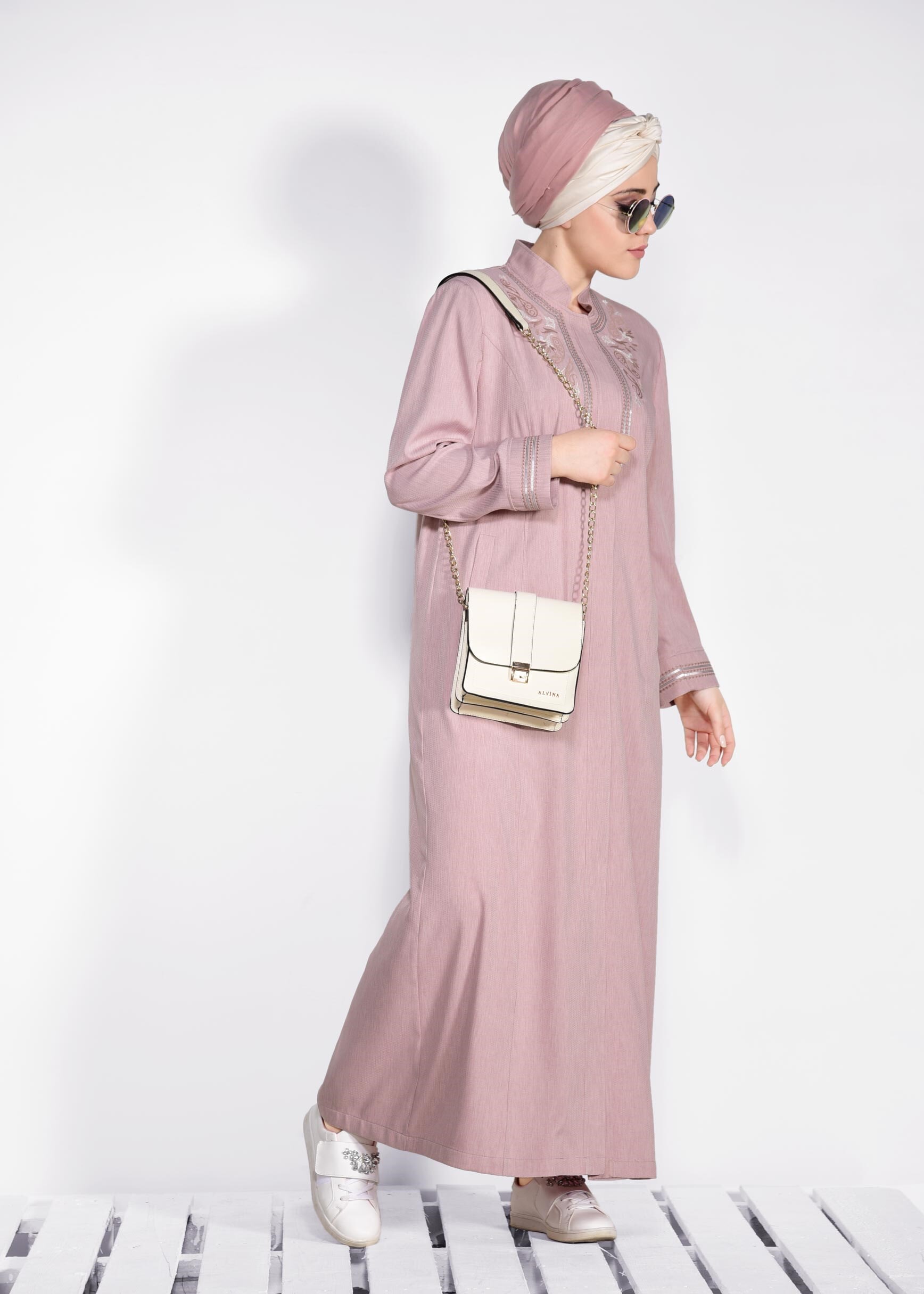 Tesettür giyim PUDRA PULLU NAKIŞLI PARDESÜ 1267