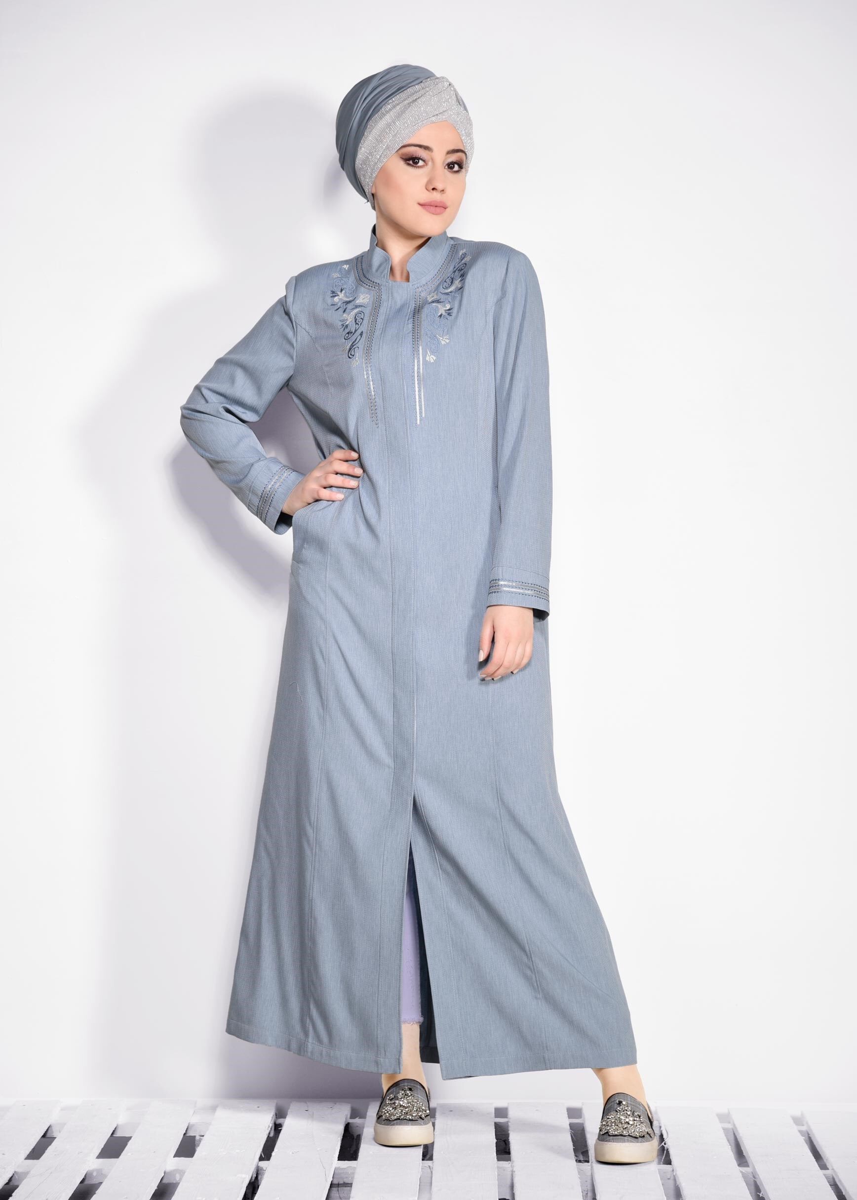 Tesettür giyim MAVİ PULLU NAKIŞLI PARDESÜ 1267