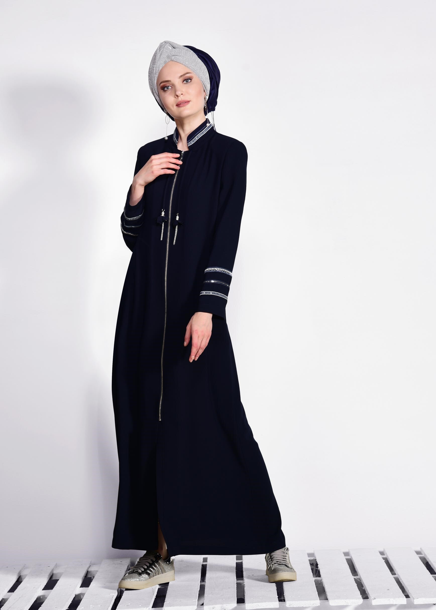 Tesettür giyim LACİVERT HAKİM YAKA PUL İŞLEMELİ PARDESÜ 1278