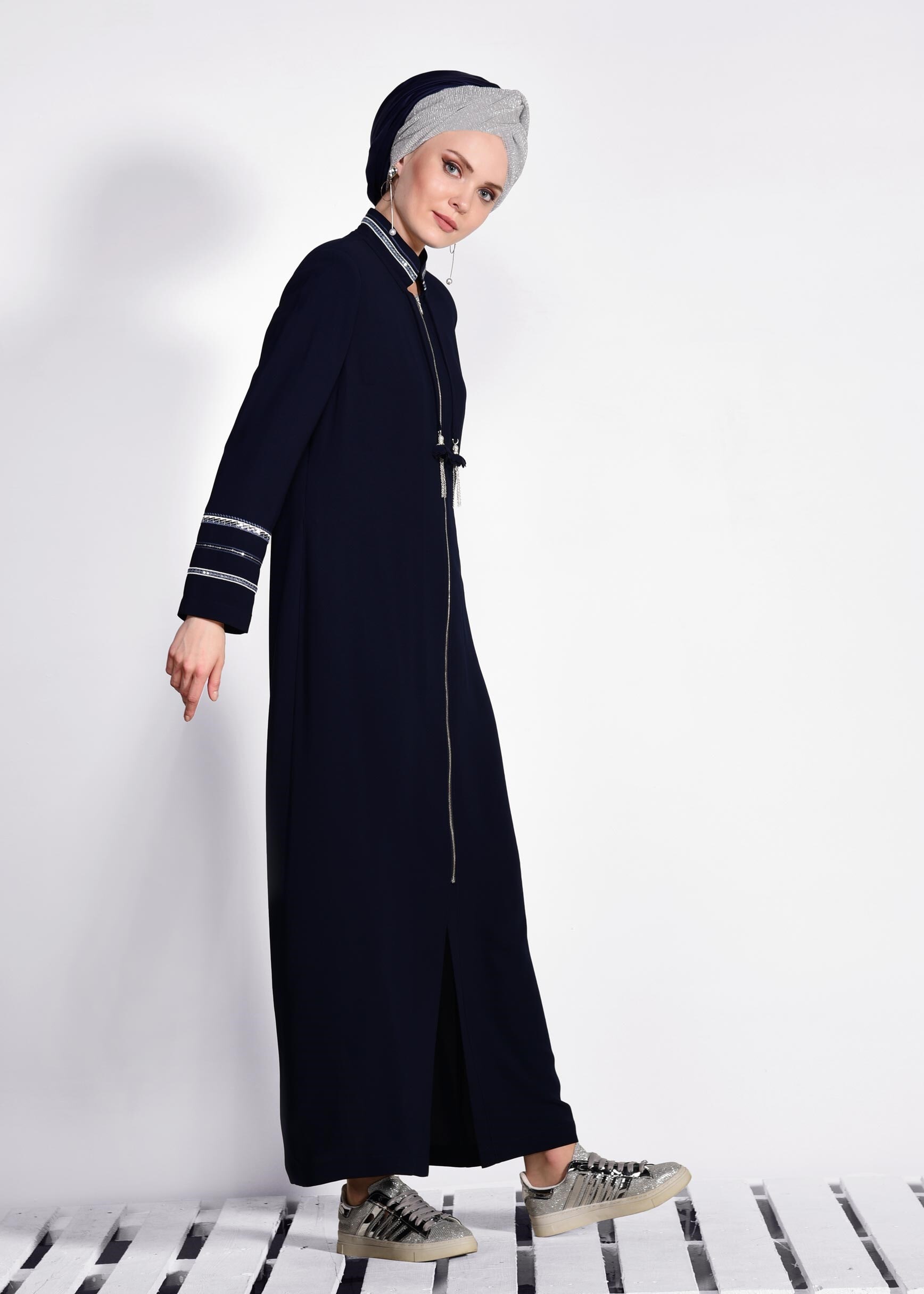 Tesettür giyim LACİVERT HAKİM YAKA PUL İŞLEMELİ PARDESÜ 1278