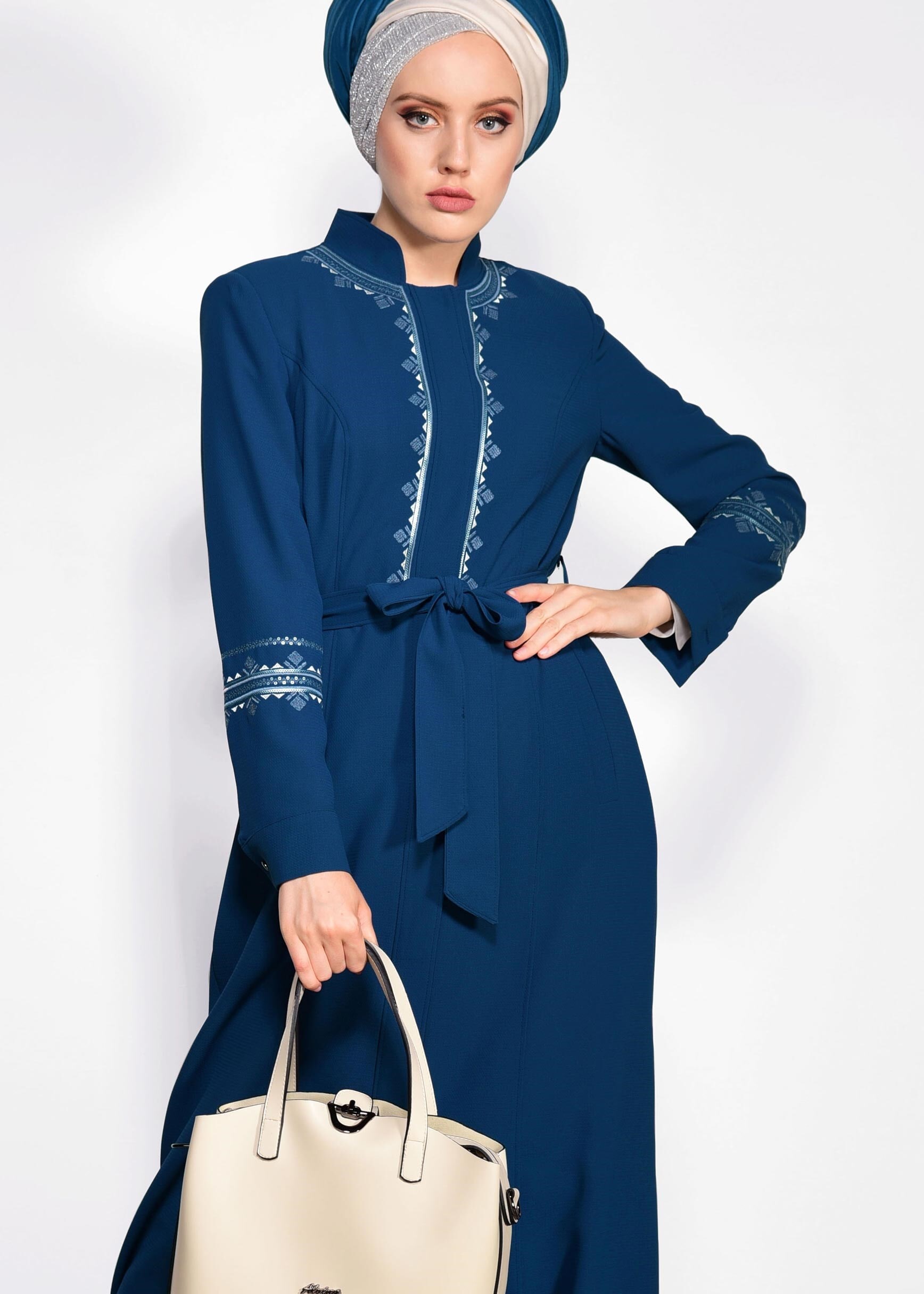 Tesettür giyim LACİVERT NAKIŞLI GİZLİ DÜĞMELİ PARDESÜ 1279