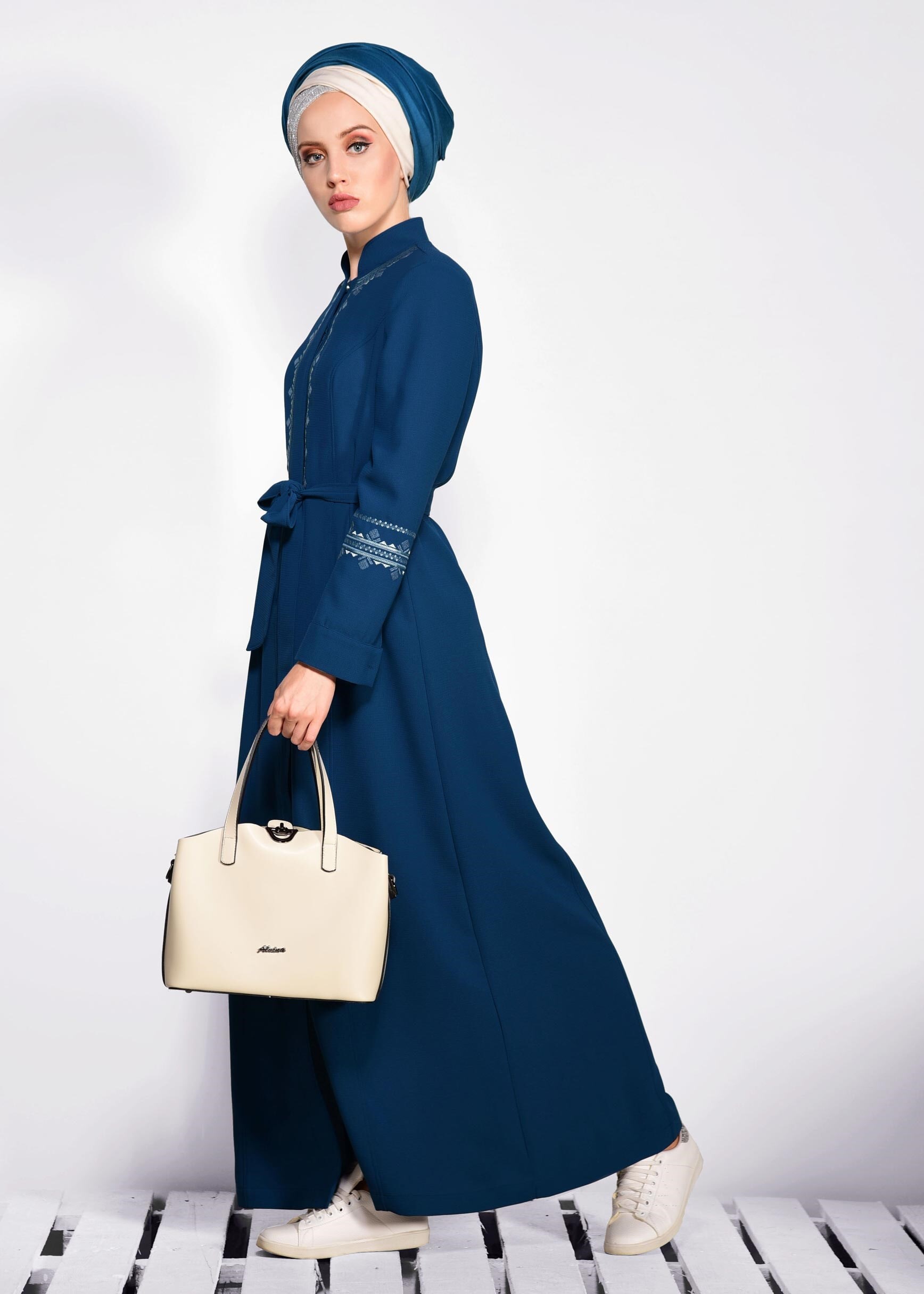 Tesettür giyim LACİVERT NAKIŞLI GİZLİ DÜĞMELİ PARDESÜ 1279