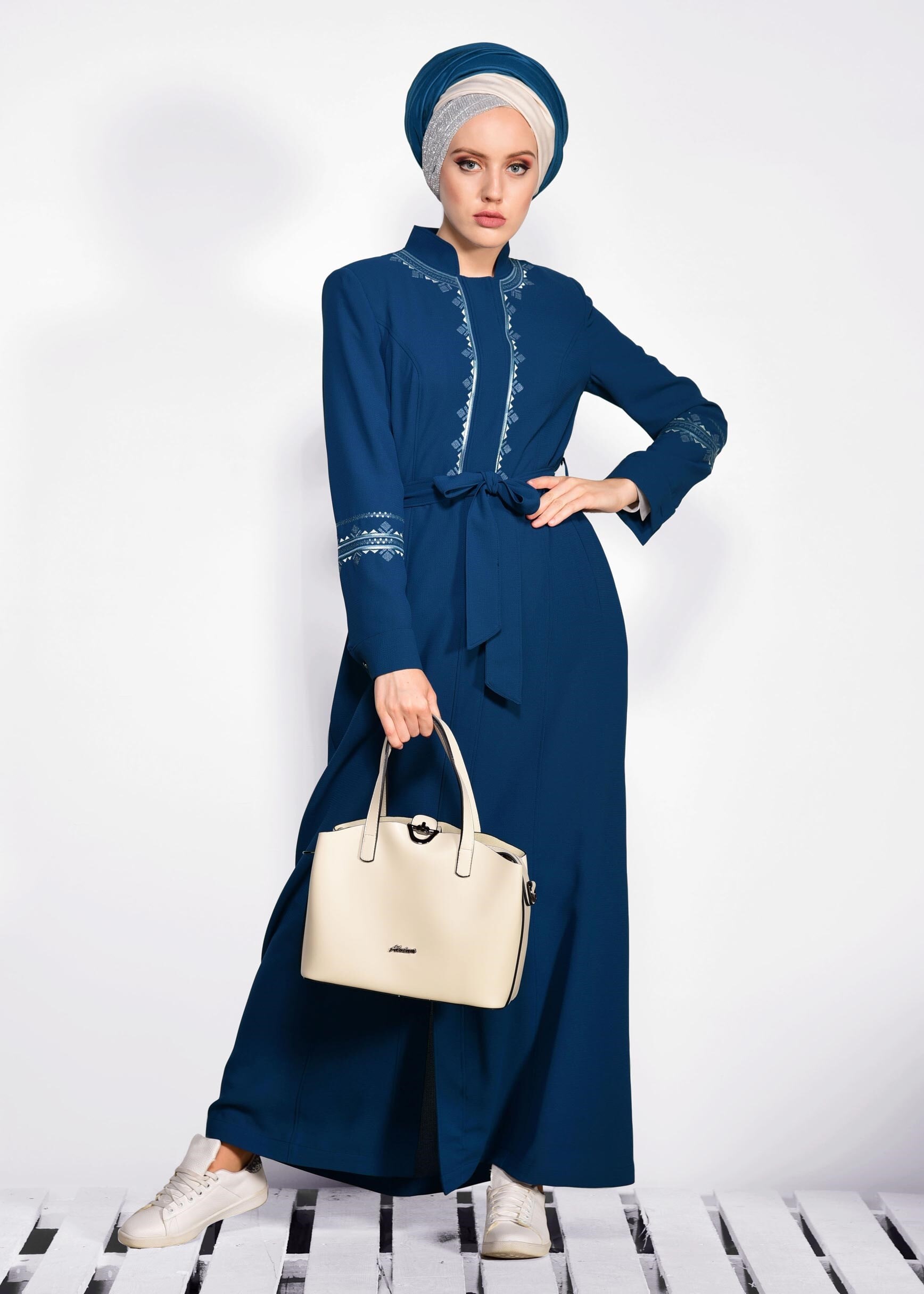 Tesettür giyim LACİVERT NAKIŞLI GİZLİ DÜĞMELİ PARDESÜ 1279