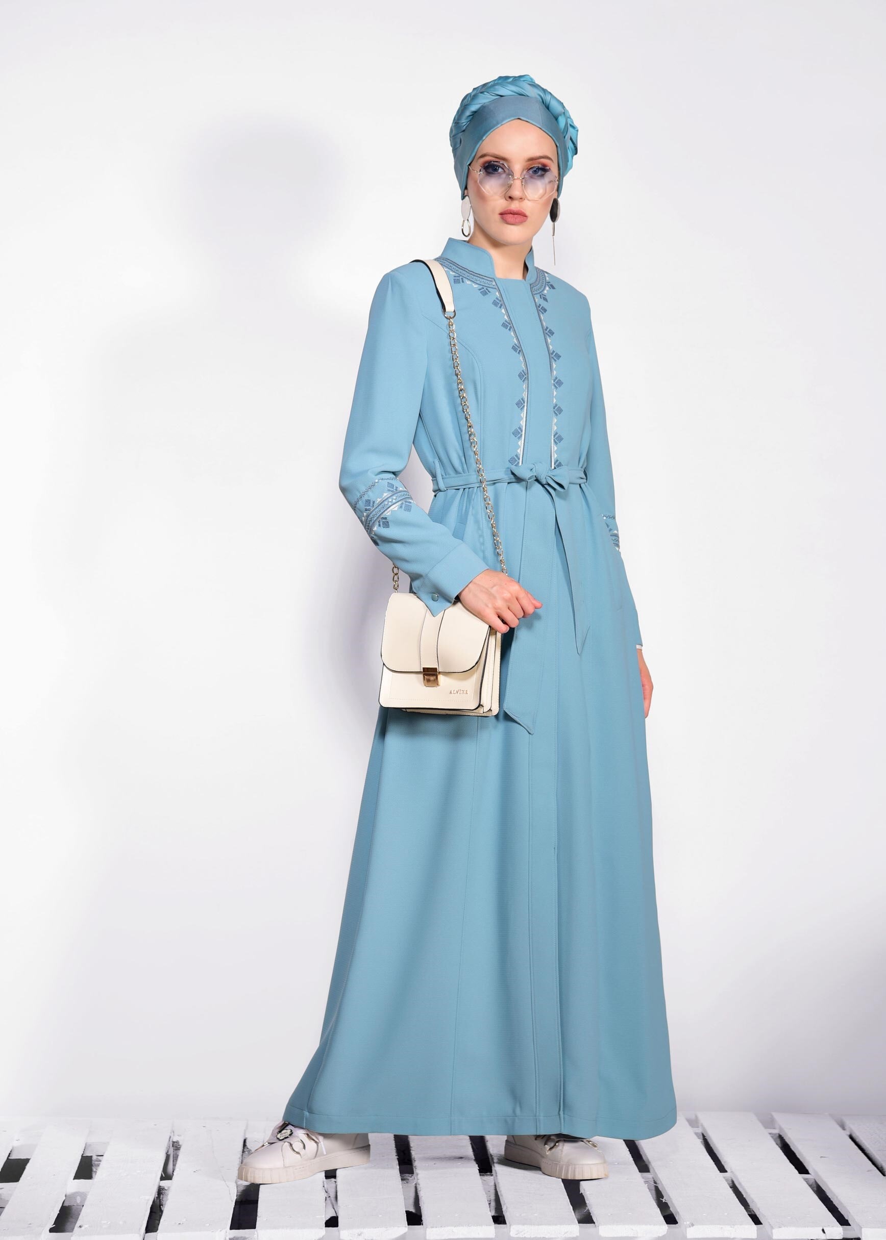 Tesettür giyim YEŞİL NAKIŞLI GİZLİ DÜĞMELİ PARDESÜ 1279