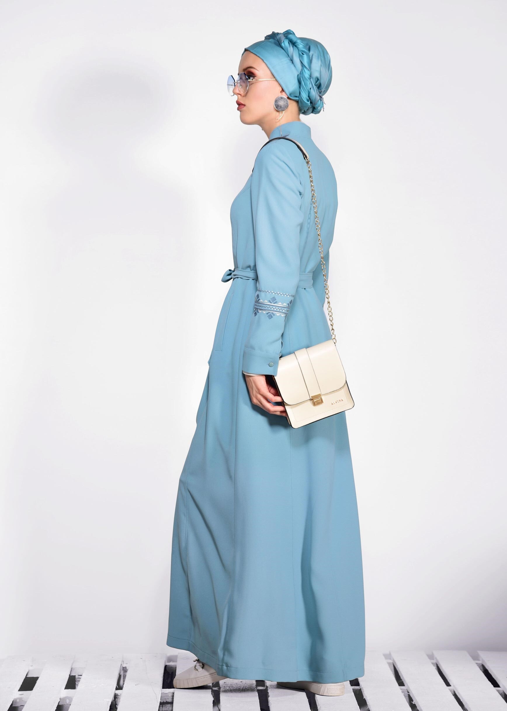 Tesettür giyim YEŞİL NAKIŞLI GİZLİ DÜĞMELİ PARDESÜ 1279