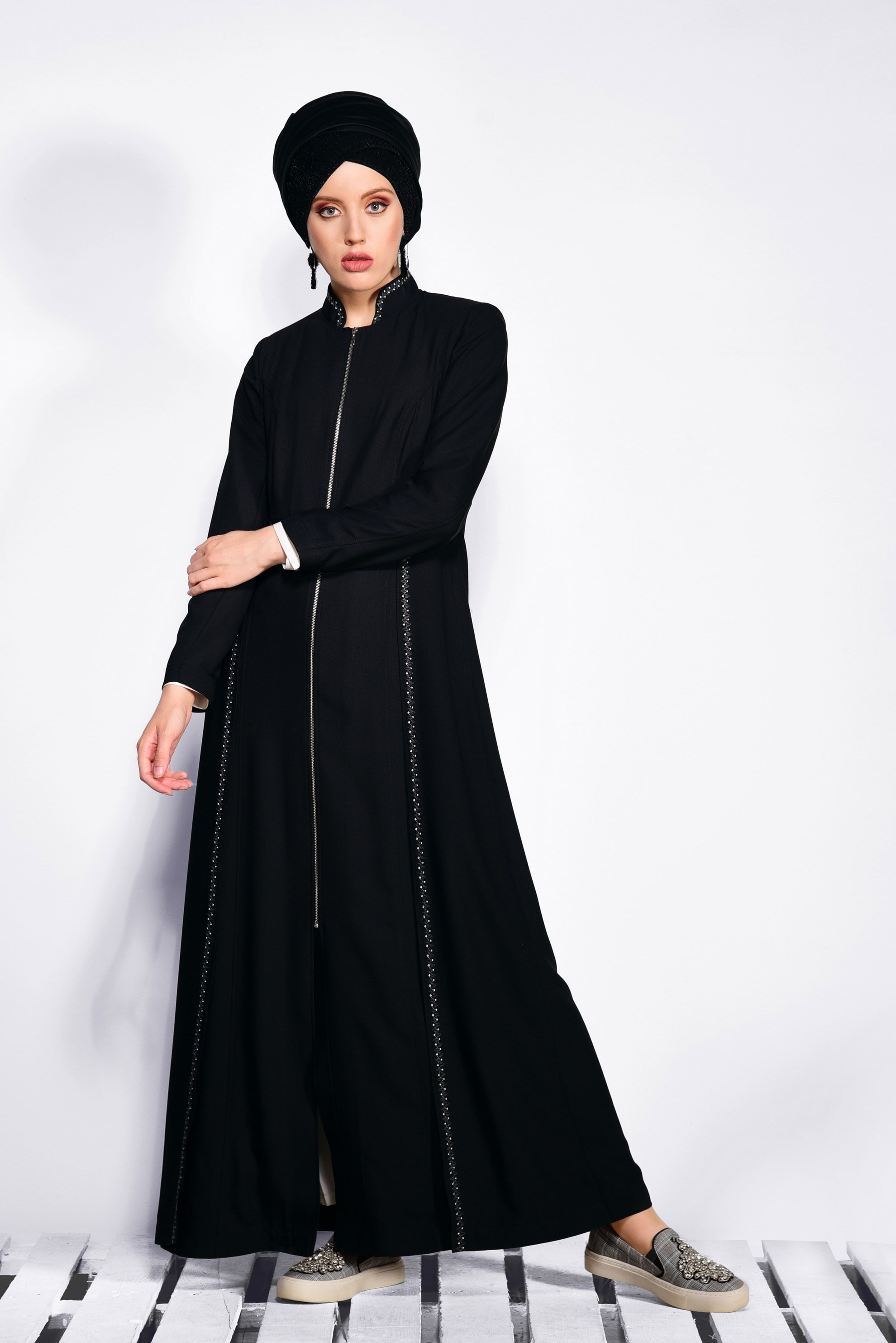 Tesettür giyim SİYAH NAKIŞ DETAYLI PARDESÜ 1280