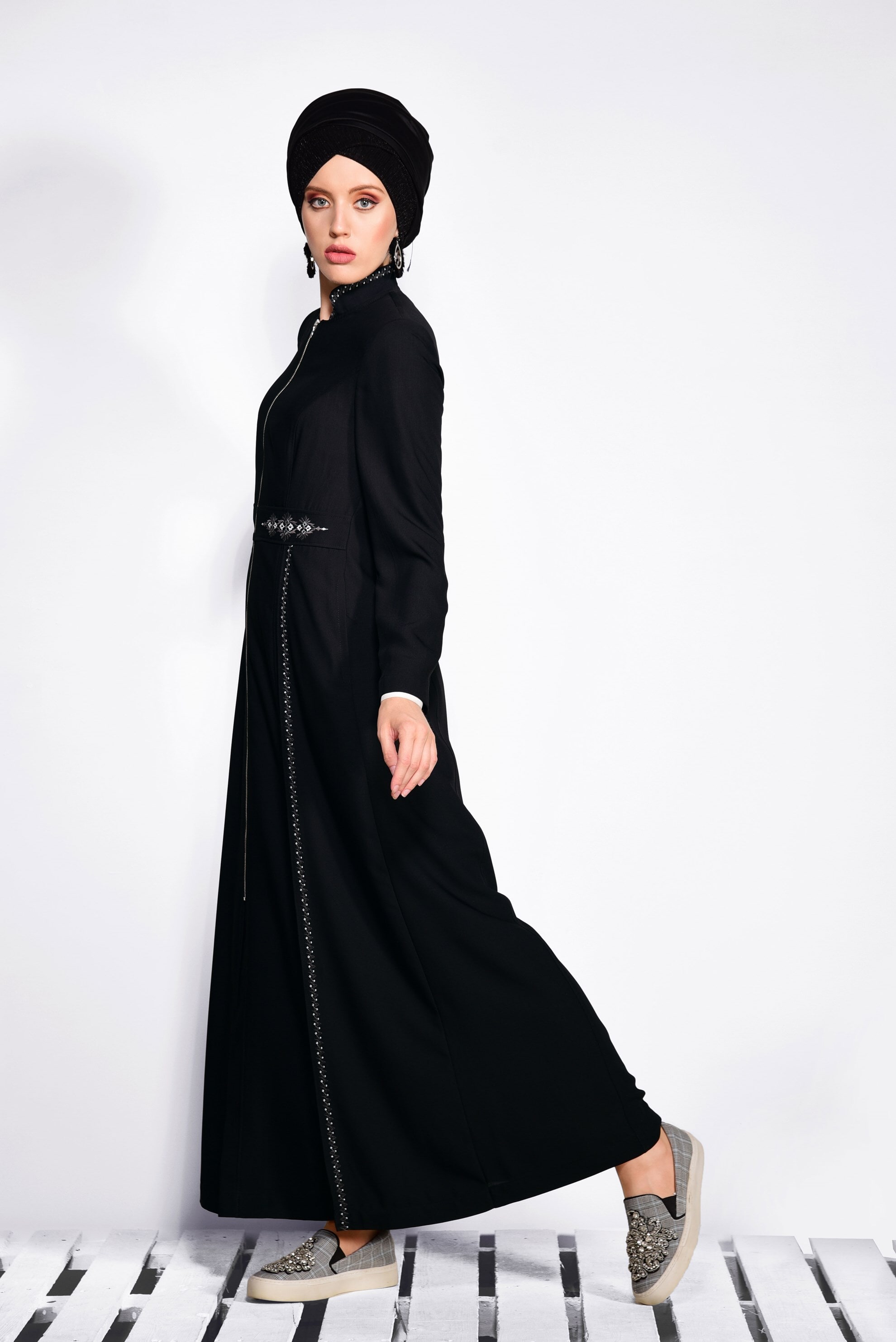 Tesettür giyim SİYAH NAKIŞ DETAYLI PARDESÜ 1280