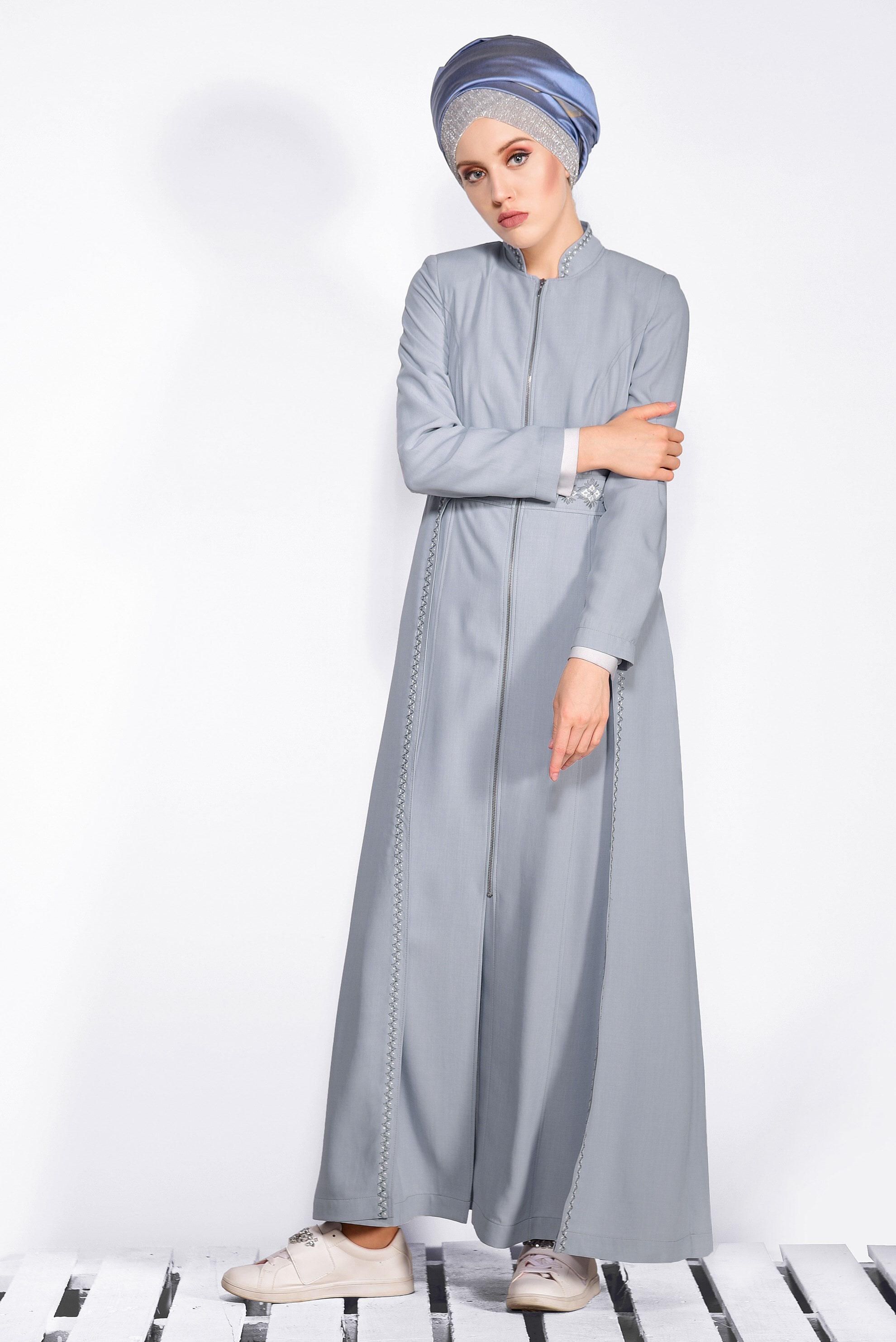 Tesettür giyim GRİ NAKIŞ DETAYLI PARDESÜ 1280