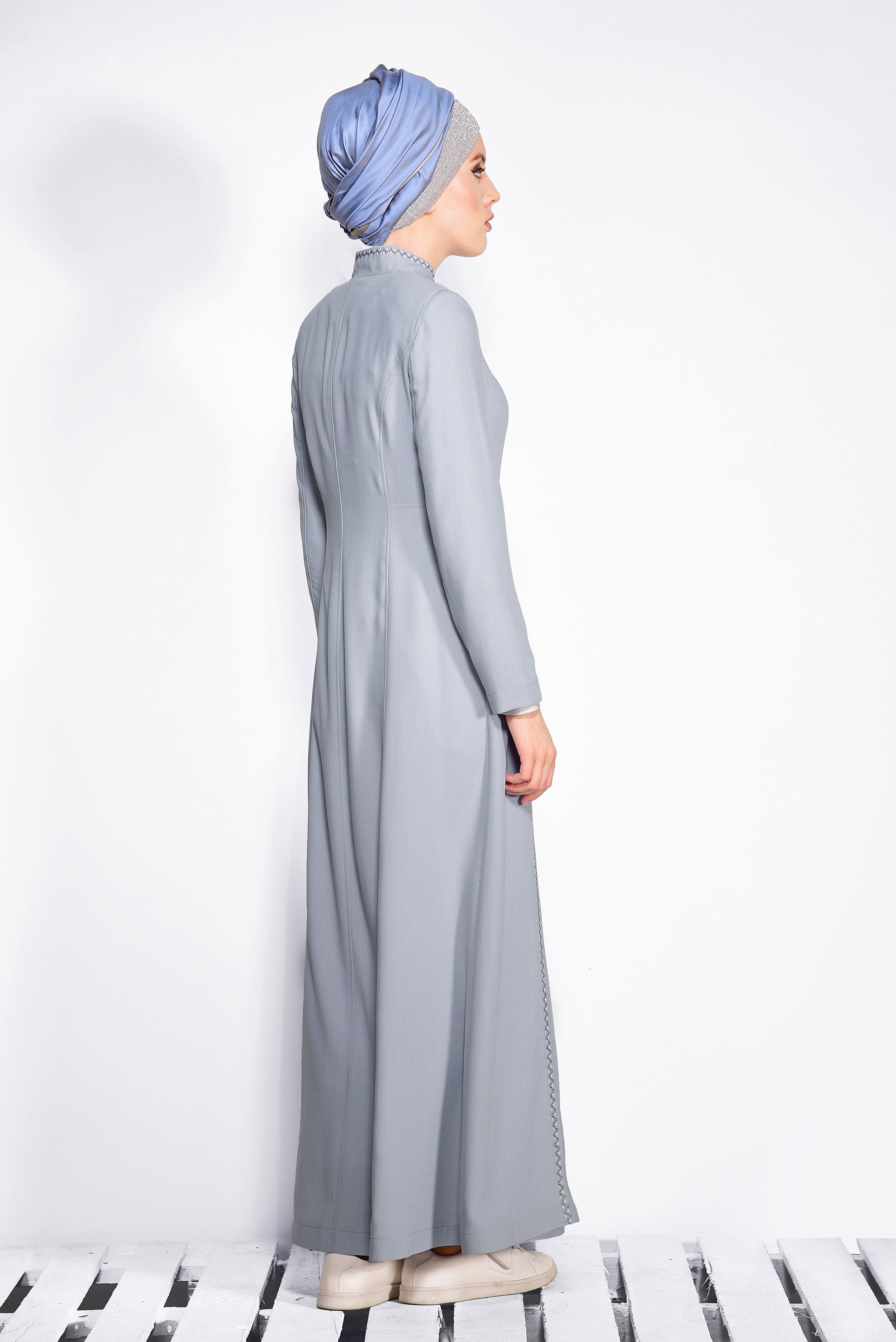 Tesettür giyim GRİ NAKIŞ DETAYLI PARDESÜ 1280