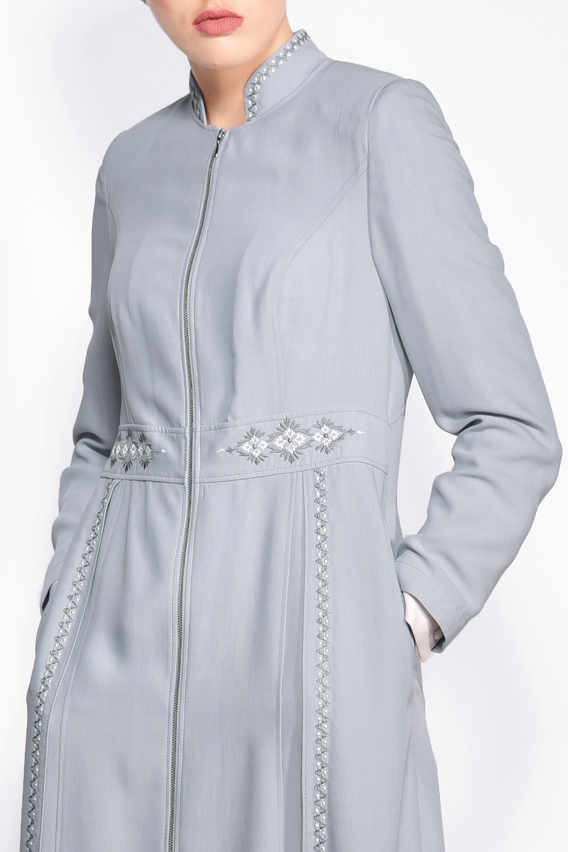 Tesettür giyim GRİ NAKIŞ DETAYLI PARDESÜ 1280