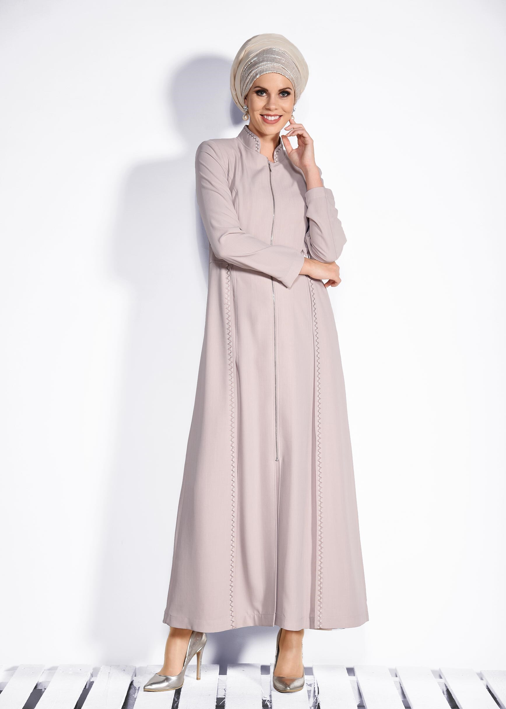 Tesettür giyim BEJ NAKIŞ DETAYLI PARDESÜ 1280