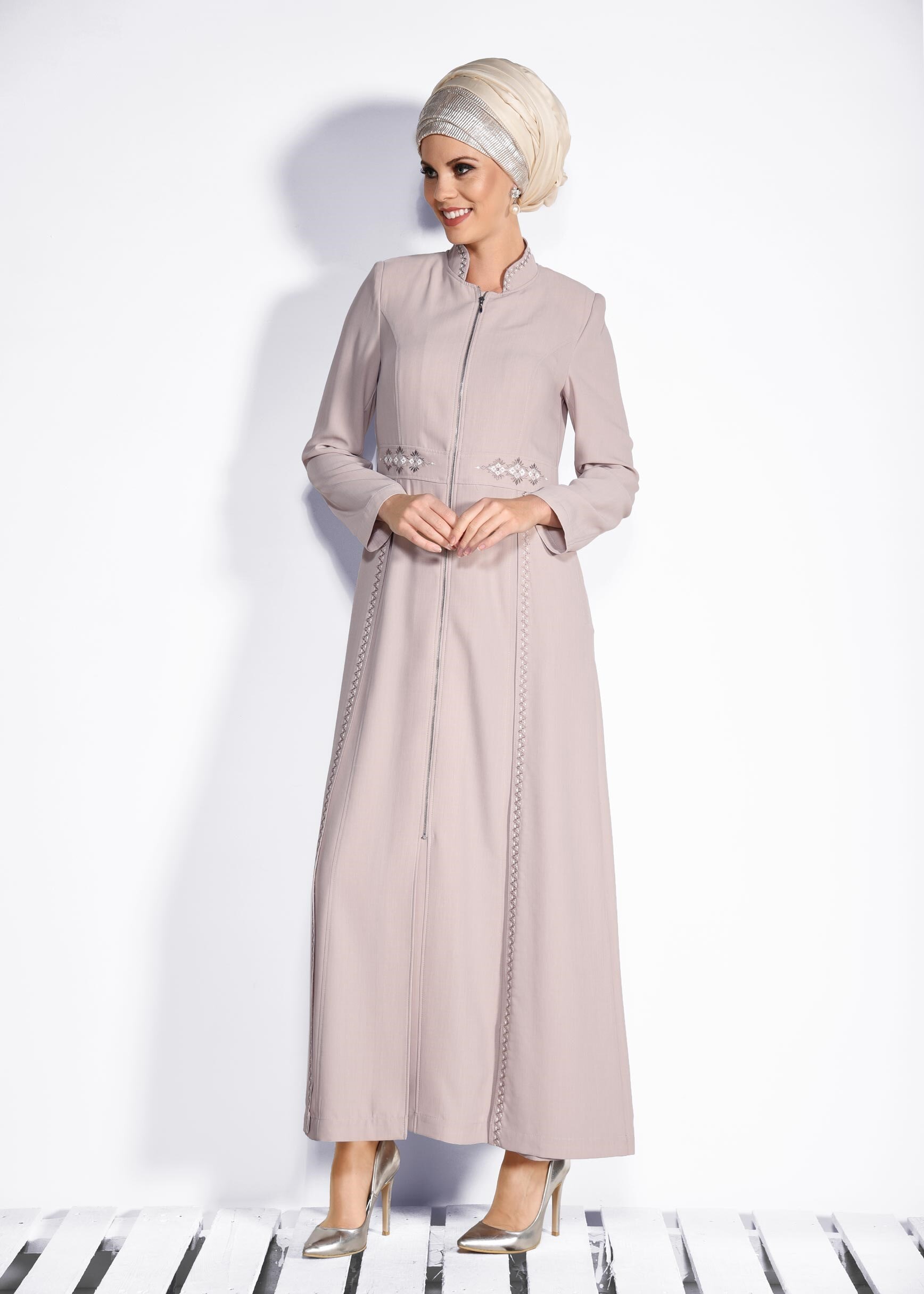 Tesettür giyim BEJ NAKIŞ DETAYLI PARDESÜ 1280