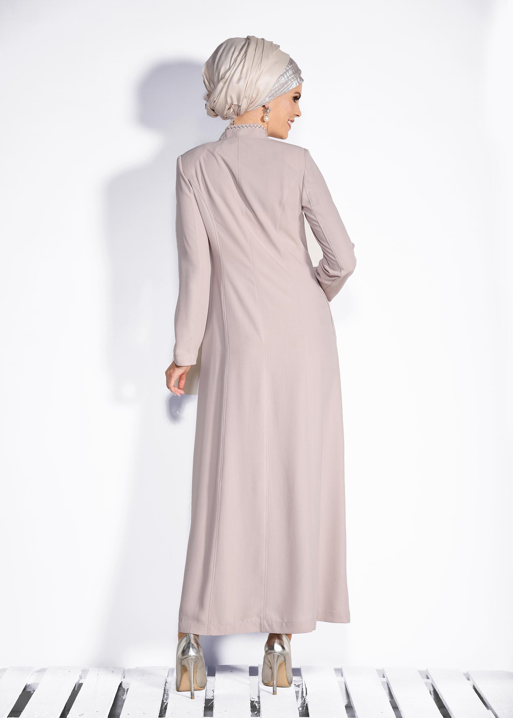 Tesettür giyim BEJ NAKIŞ DETAYLI PARDESÜ 1280