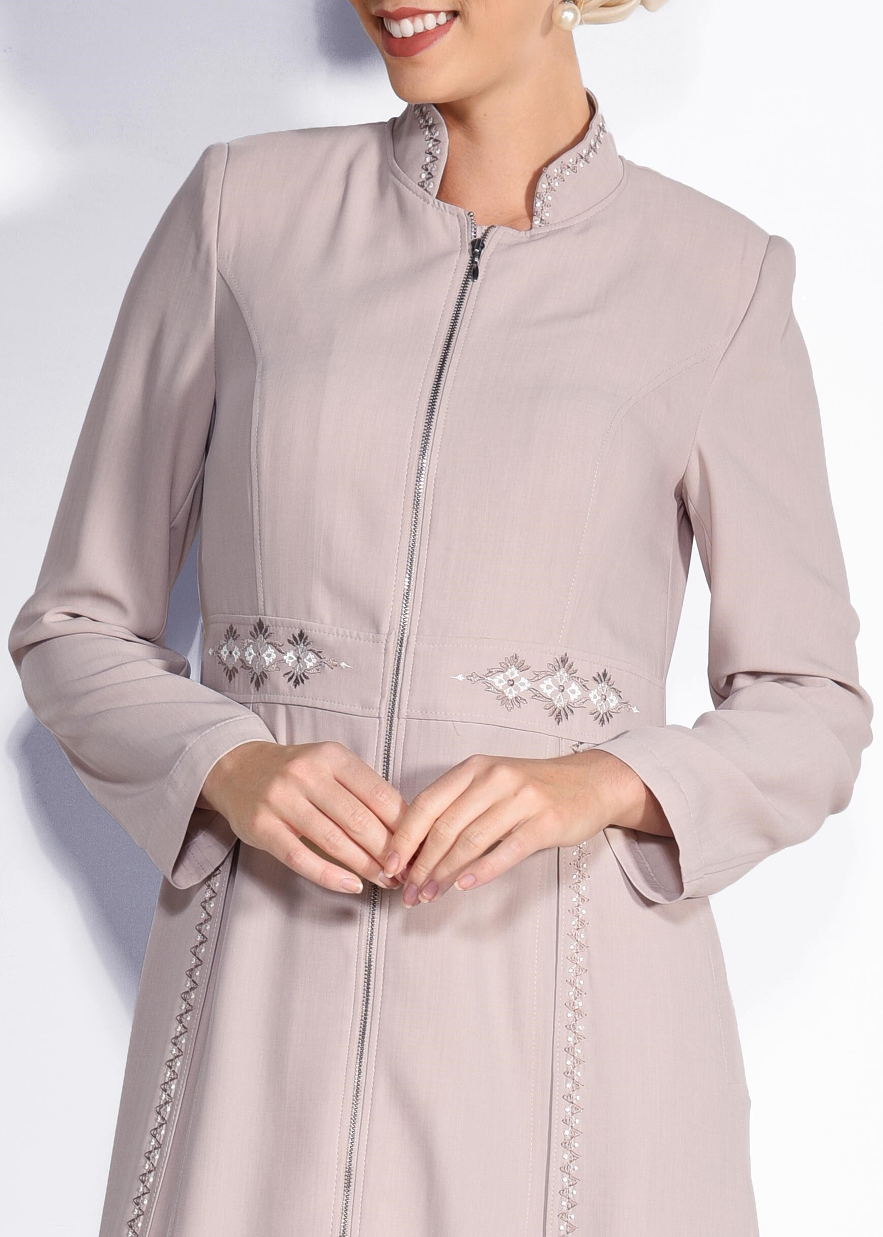 Tesettür giyim BEJ NAKIŞ DETAYLI PARDESÜ 1280