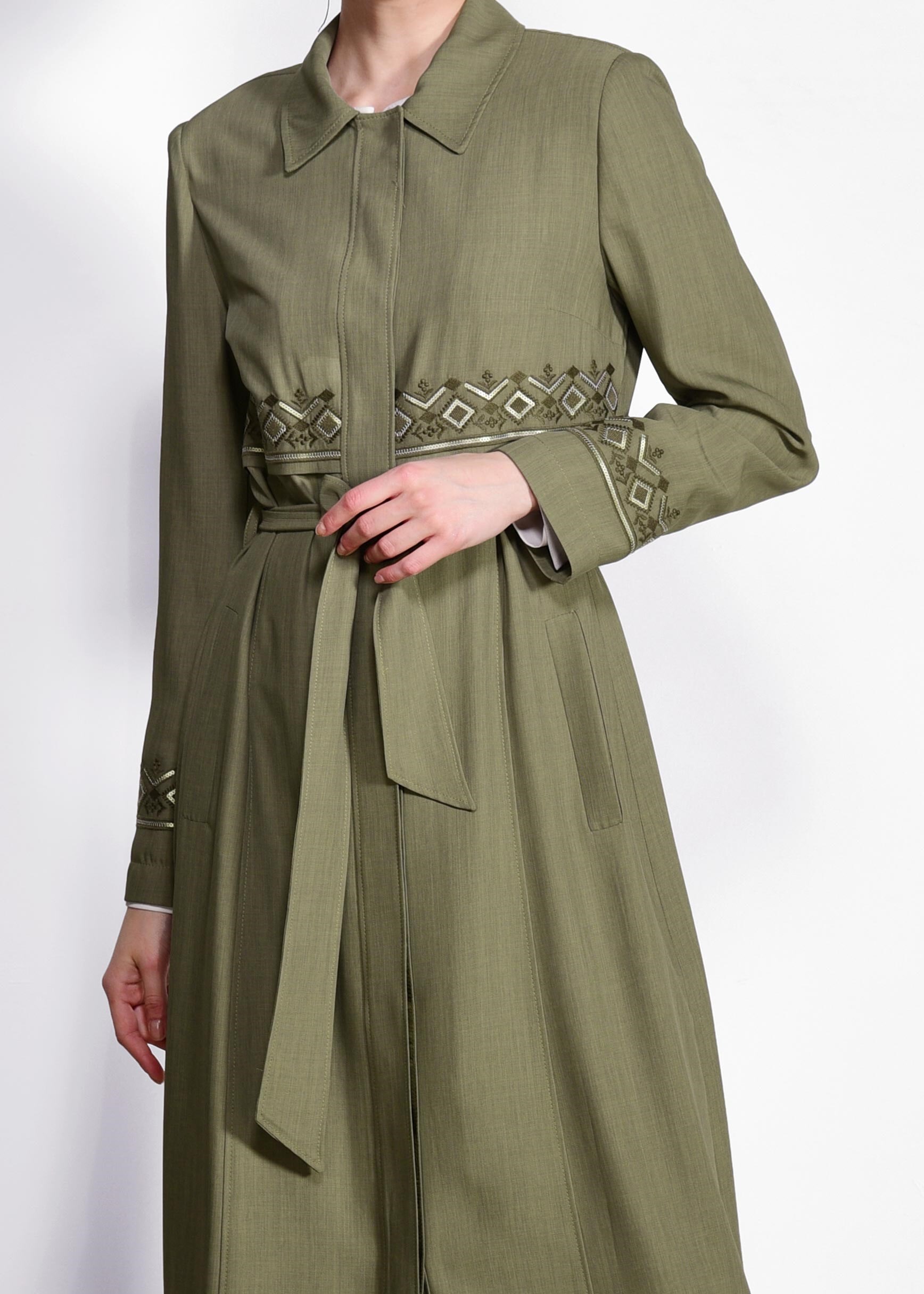 Tesettür giyim HAKİ GİZLİ DÜĞMELİ NAKIŞLI PARDESÜ 1284 