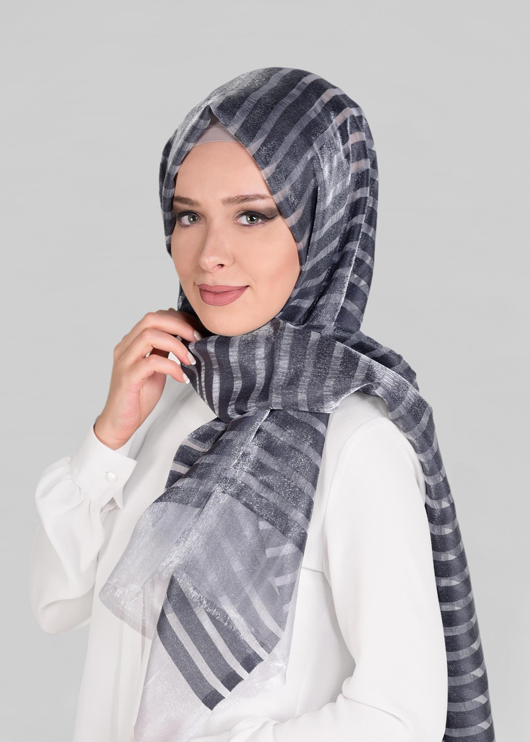 Tesettür giyim GRİ 9923 ALVİNA YAKMA ÇİZGİLİ ŞAL