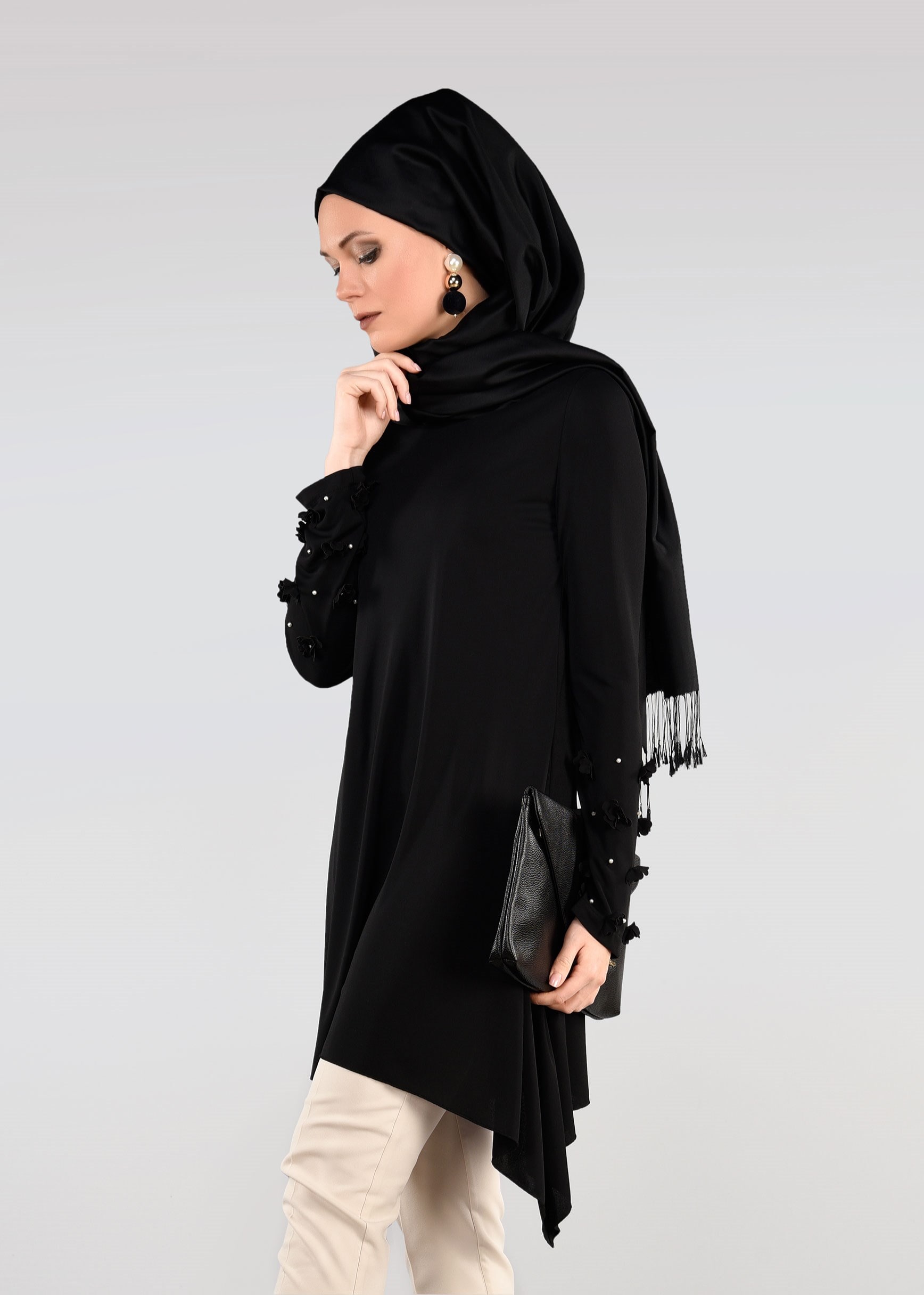 Tesettür giyim SİYAH ASİMETRİK KESİM ÜÇ BOYUT ÇİÇEKLİ 2&prime;Lİ PANTOLONLU TAKIM 3411