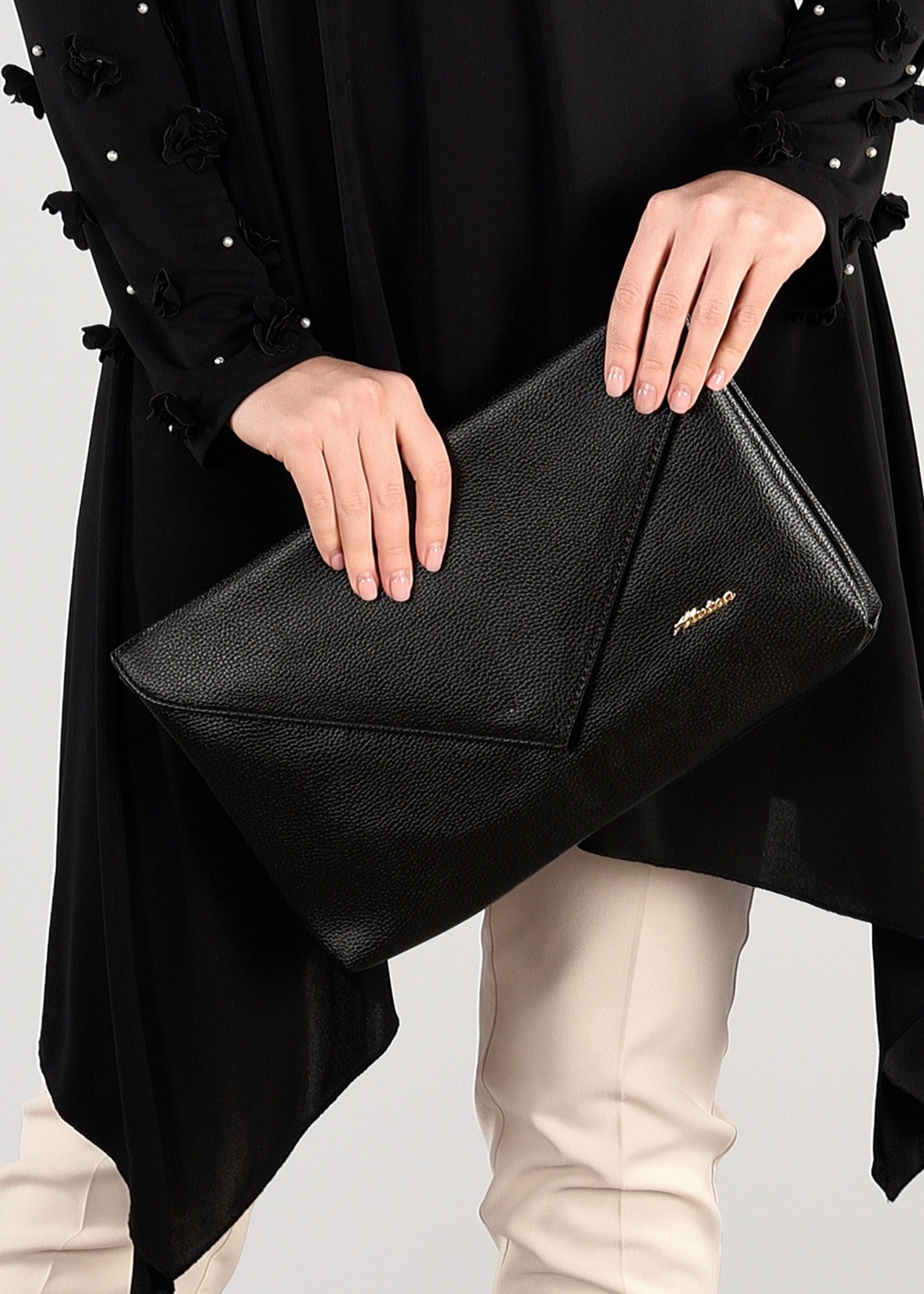 Tesettür giyim SİYAH ASİMETRİK KESİM ÜÇ BOYUT ÇİÇEKLİ 2&prime;Lİ PANTOLONLU TAKIM 3411