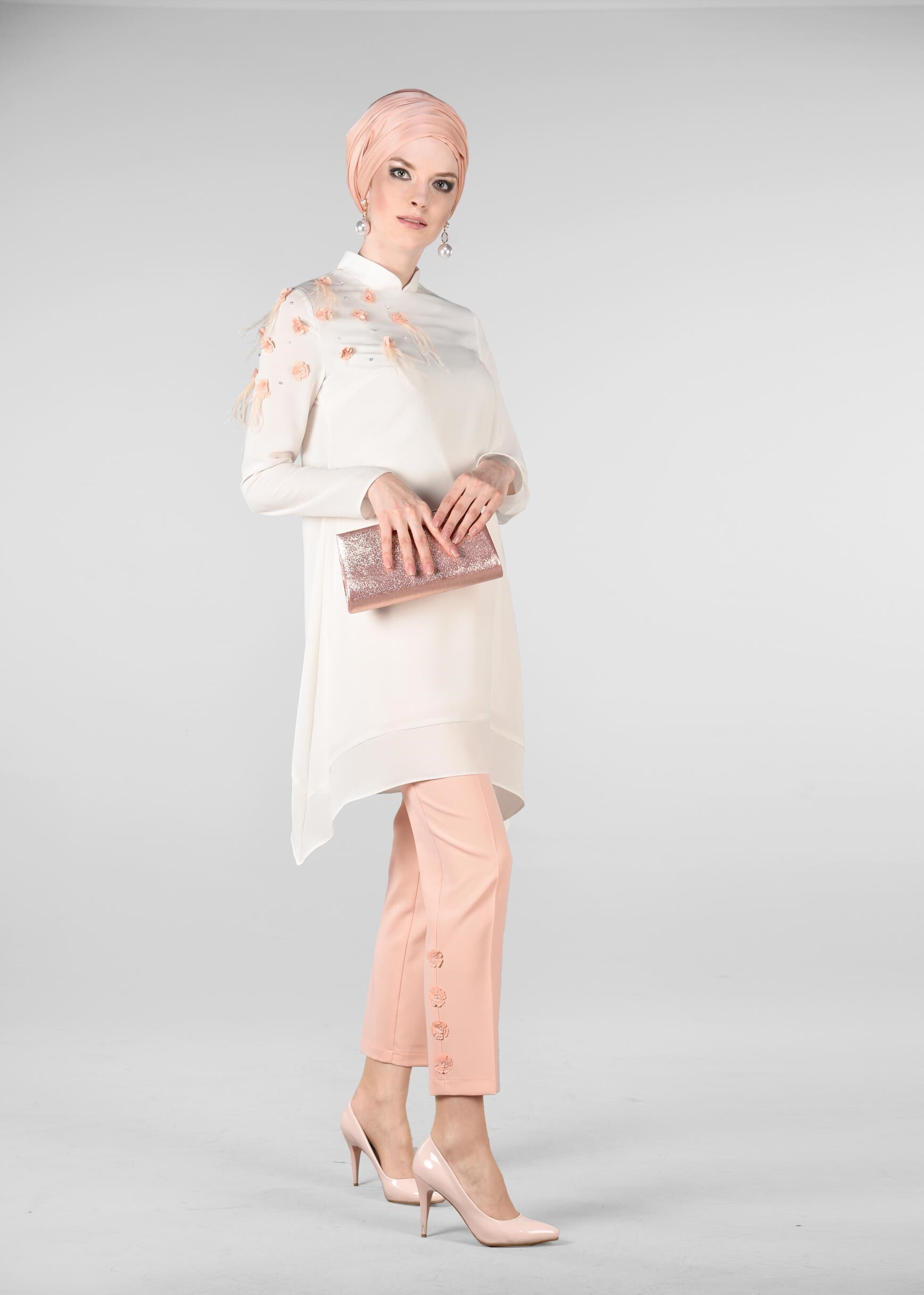 Tesettür giyim BEYAZ ÜÇ BOYUTLU ÇİÇEK DETAYLI 2&prime;Lİ PANTOLONLU TAKIM 3415P