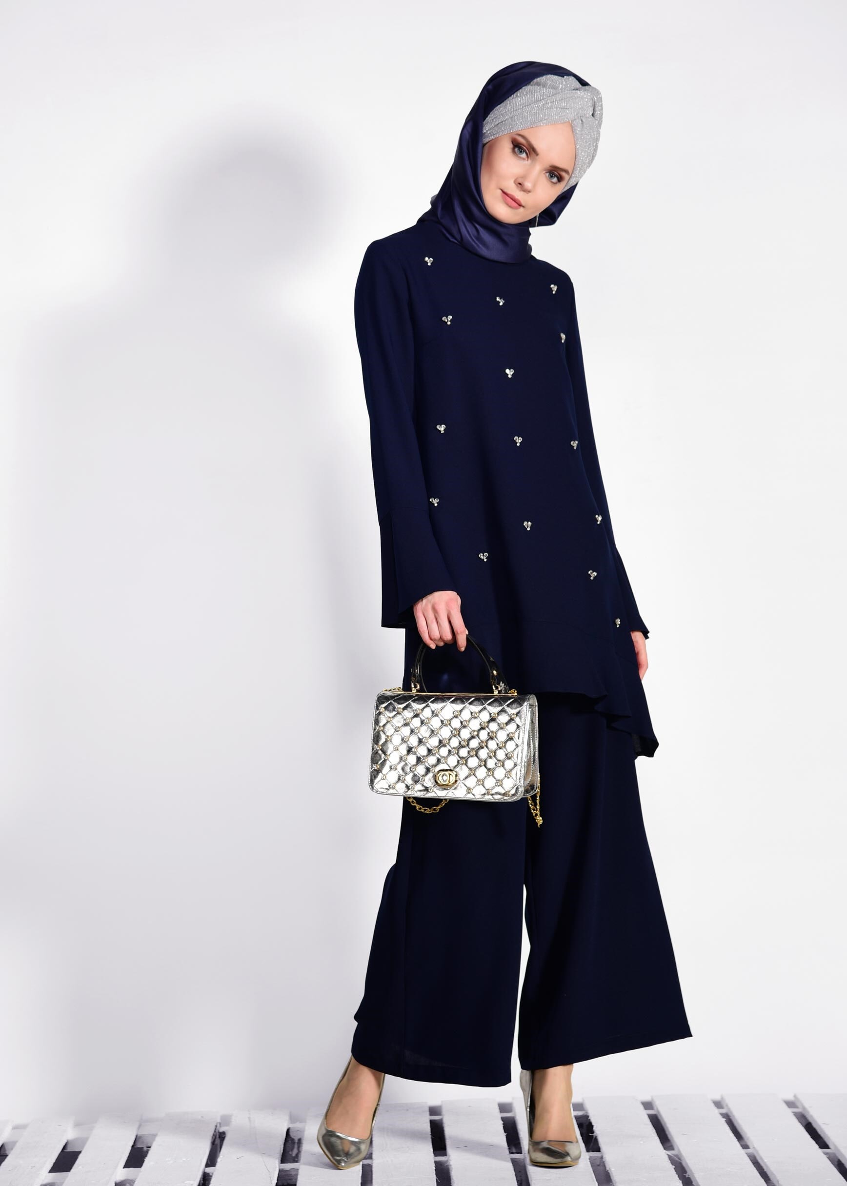 Tesettür giyim LACİVERT GENİŞ KOLLU BONCUK DETAYLI 2&prime;Lİ PANTOLONLU TAKIM 3418
