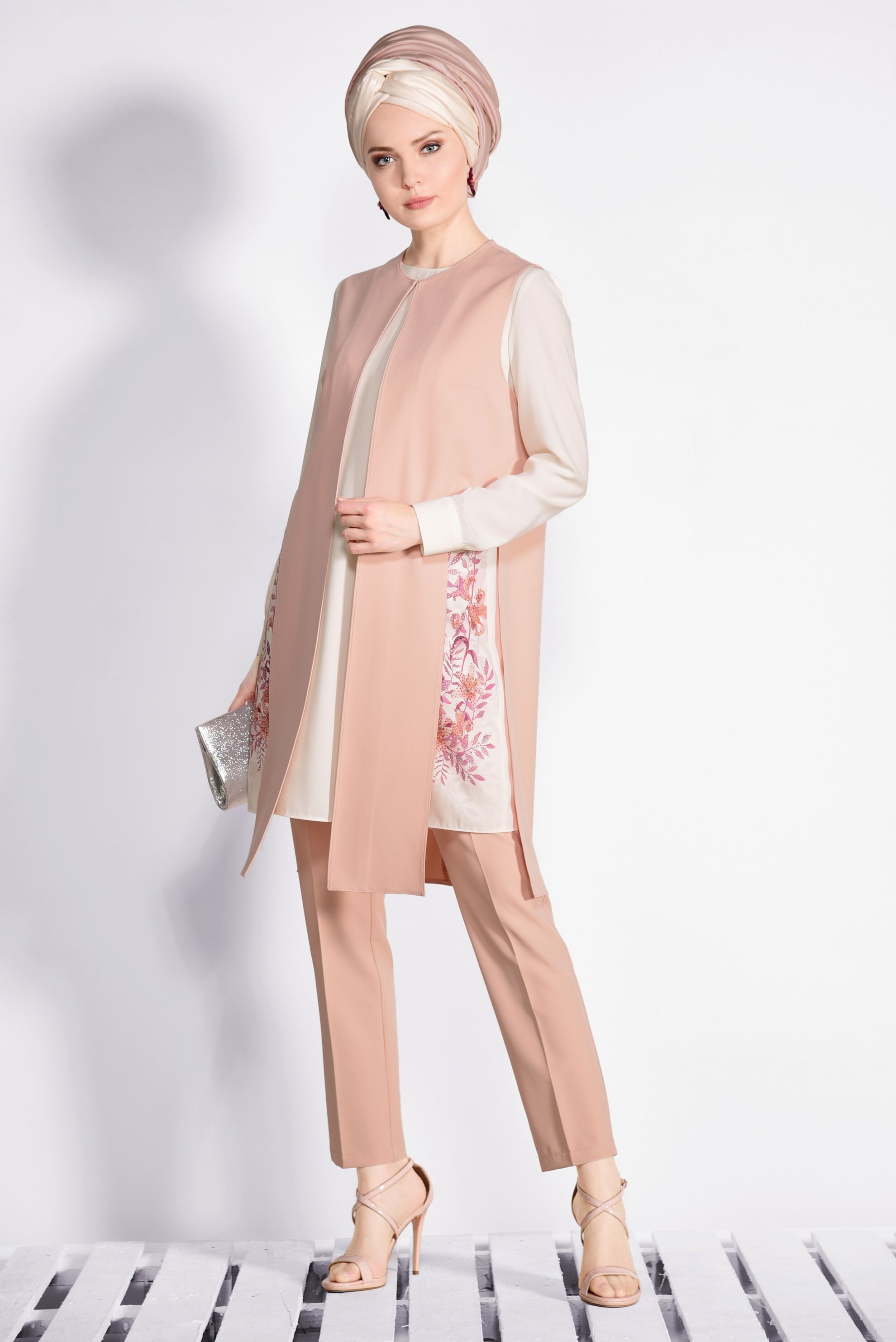 Tesettür giyim PUDRA ÇİÇEK BASKILI 3&prime;LÜ PANTOLONLU TAKIM 3447P