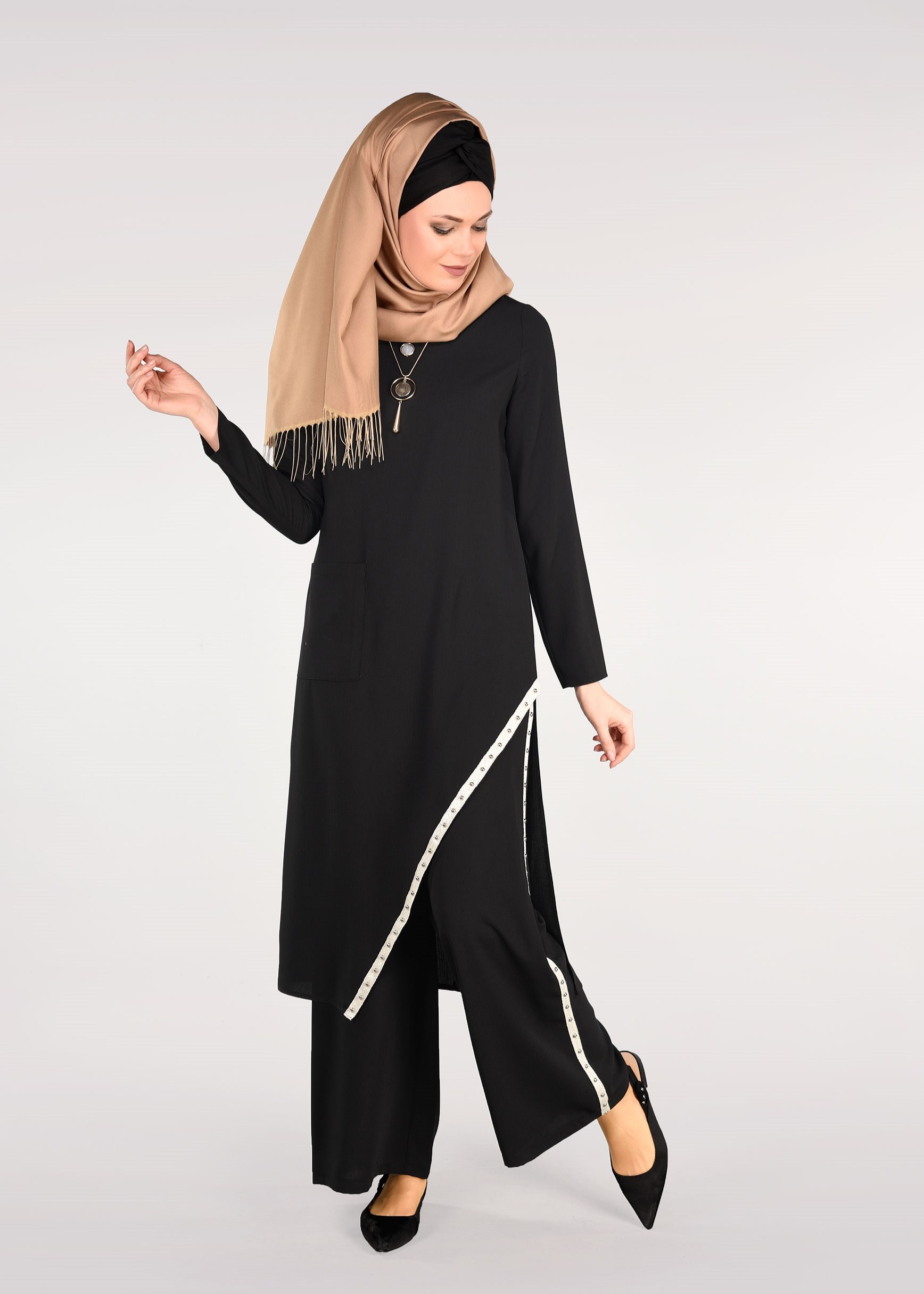 Tesettür giyim SİYAH ASİMETRİK KESİM İNCİ DETAYLI 2&prime;Lİ PANTOLONLU TAKIM 4007