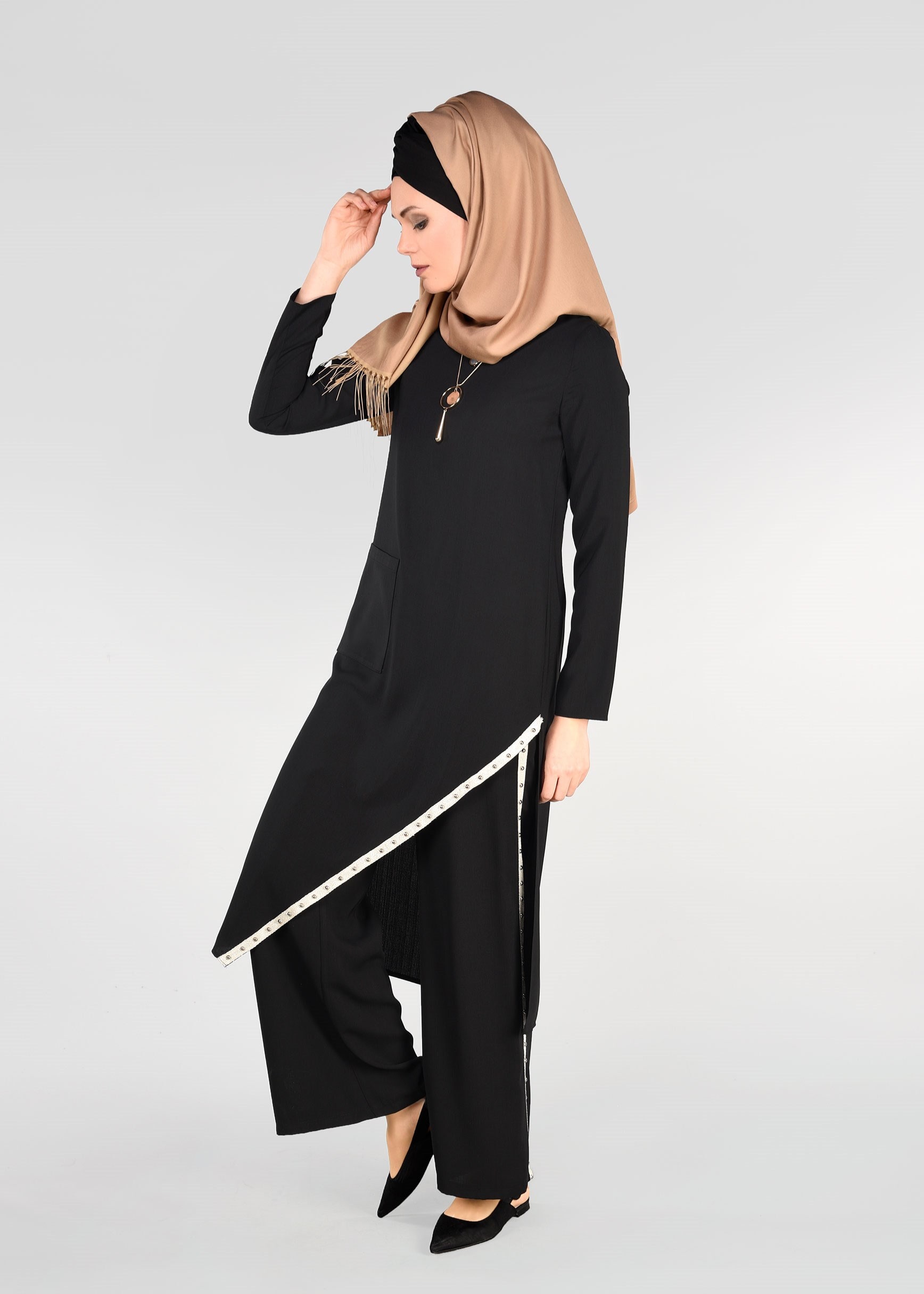 Tesettür giyim SİYAH ASİMETRİK KESİM İNCİ DETAYLI 2&prime;Lİ PANTOLONLU TAKIM 4007