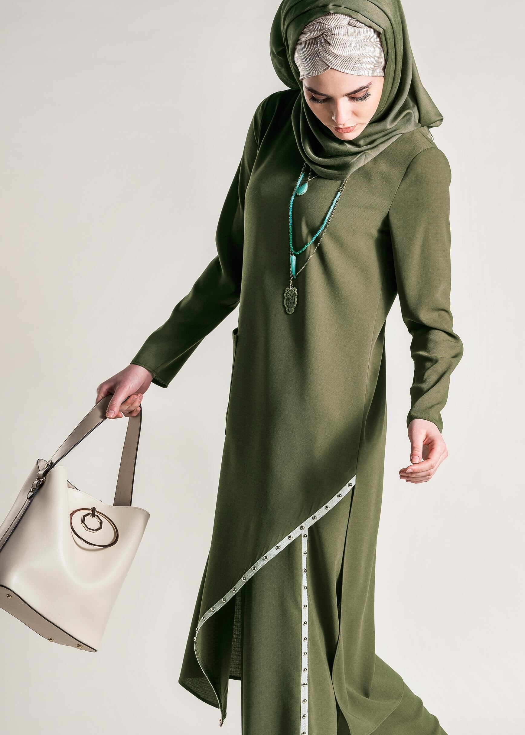 Tesettür giyim HAKİ ASİMETRİK KESİM İNCİ DETAYLI 2&prime;Lİ PANTOLONLU TAKIM 4007