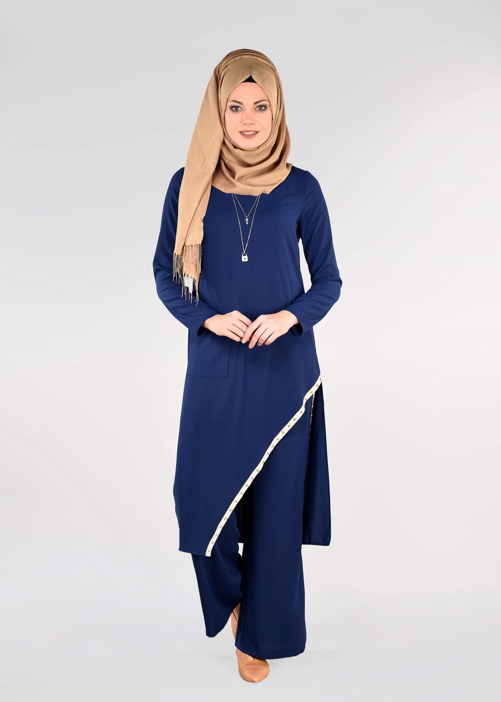Tesettür giyim LACİVERT ASİMETRİK KESİM İNCİ DETAYLI 2&prime;Lİ PANTOLONLU TAKIM 4007