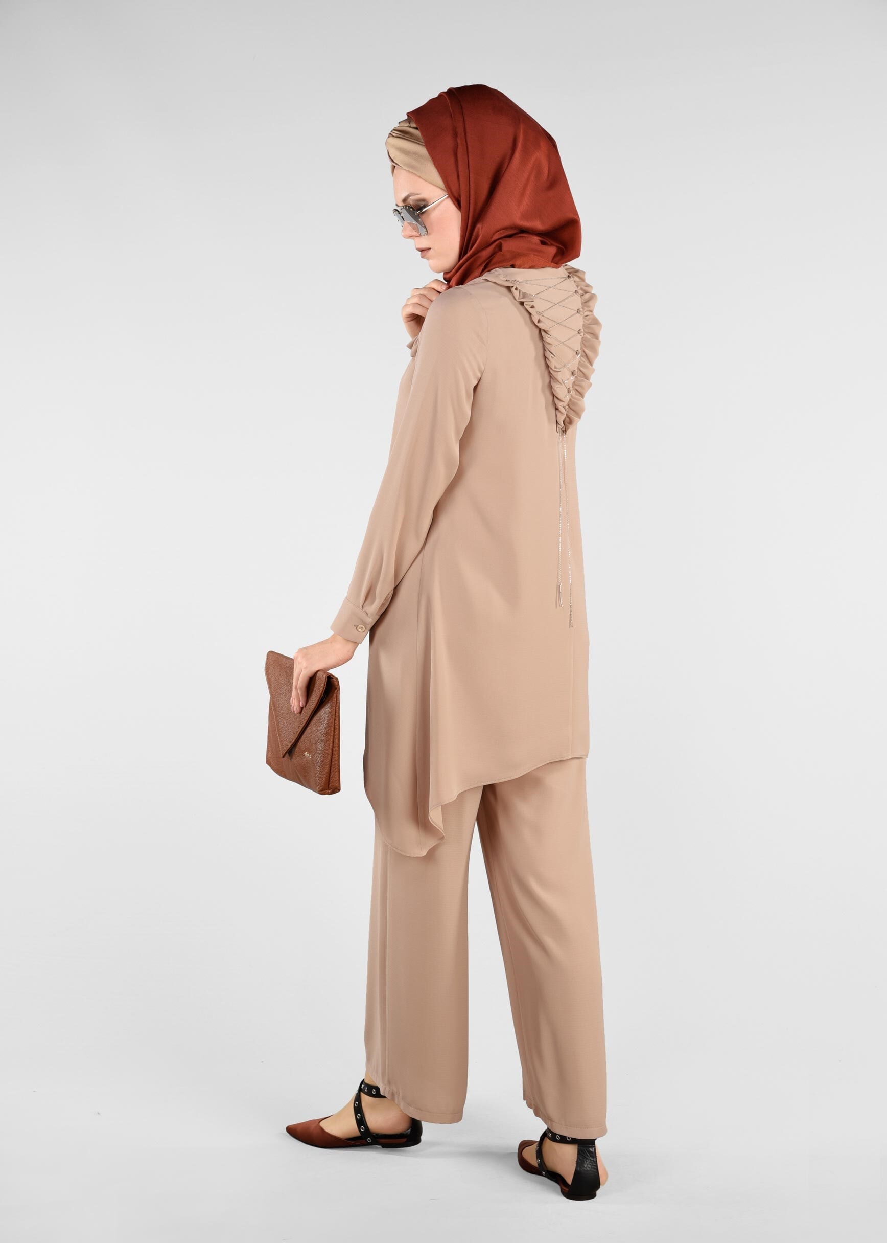 Tesettür giyim KAHVE SIRT KISMI FIRFIR VE BAĞCIK DETAYLI 2&prime;Lİ PANTOLONLU TAKIM 4008