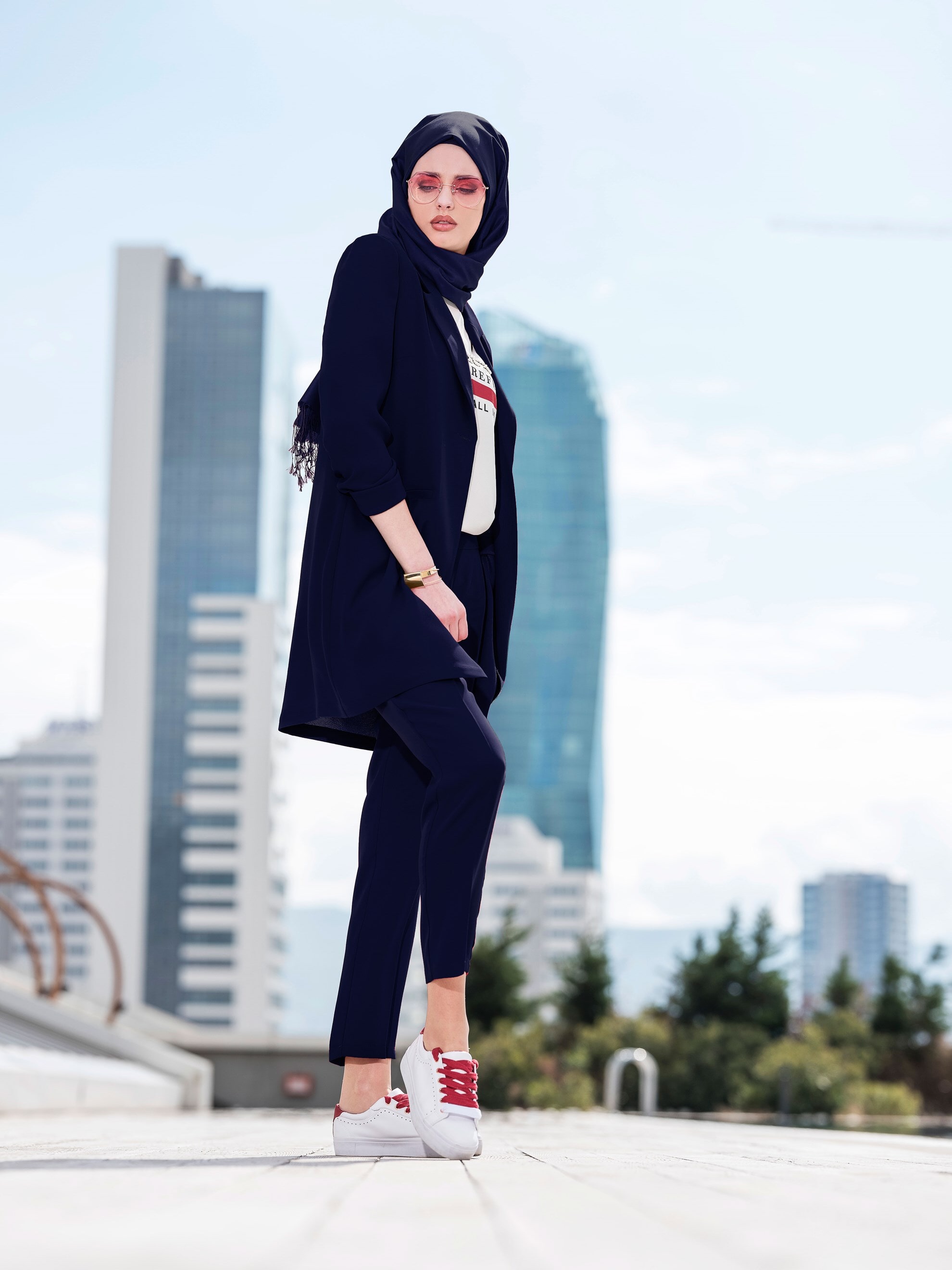 Tesettür giyim LACİVERT KRUVAZE YAKA KLASİK 3&prime;LÜ PANTOLONLU TAKIM 4160