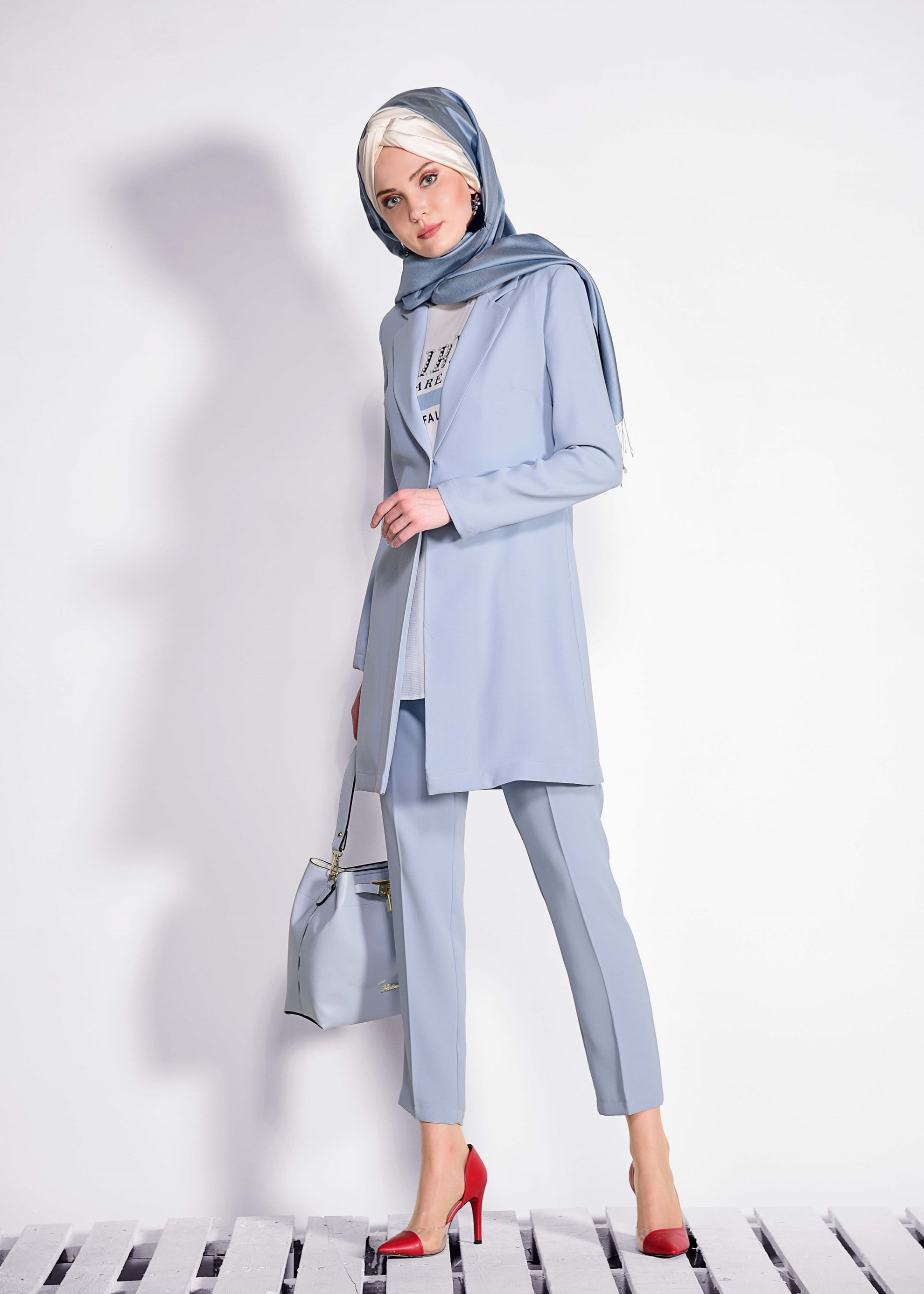 Tesettür giyim MAVİ KRUVAZE YAKA KLASİK 3&prime;LÜ PANTOLONLU TAKIM 4160