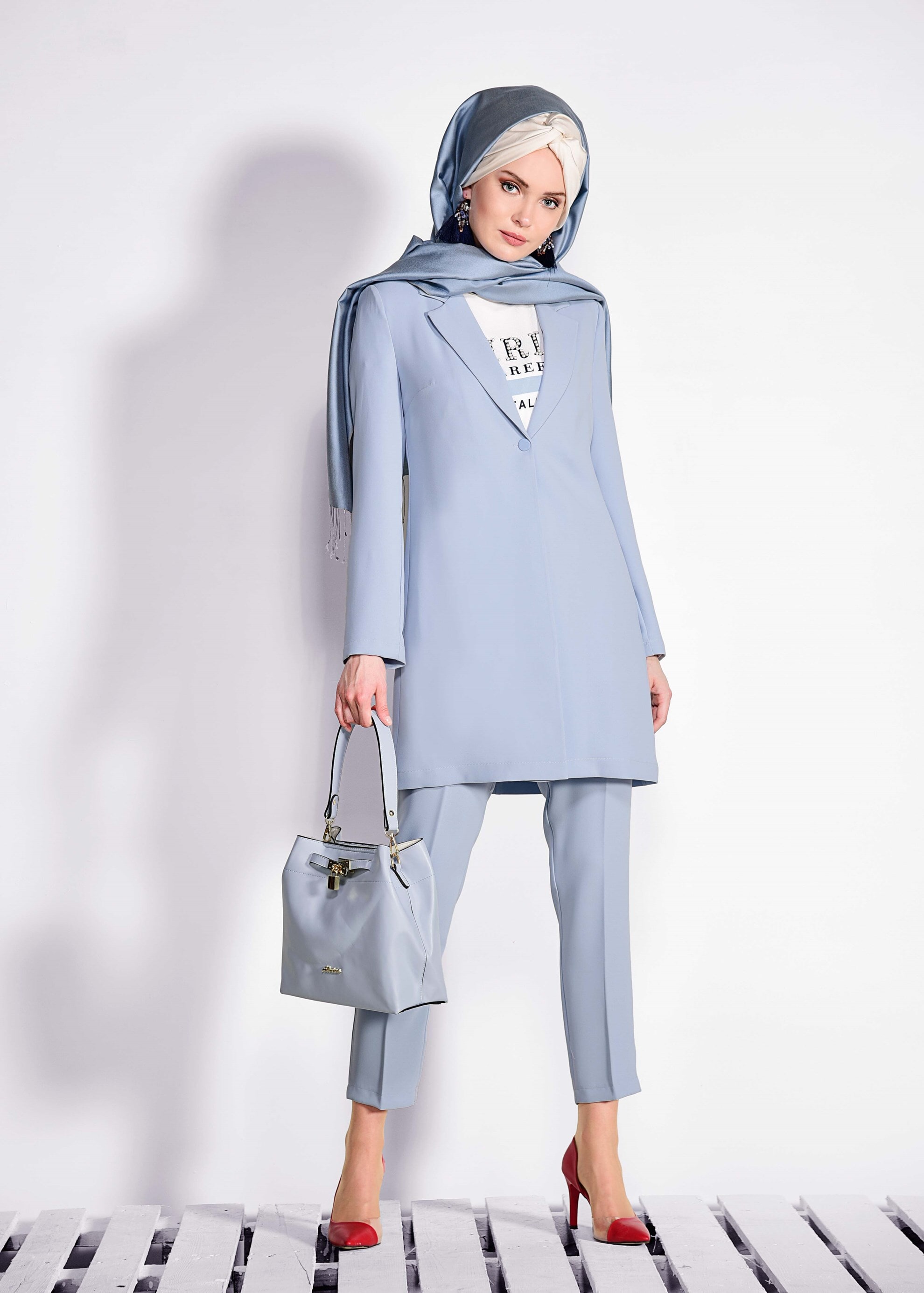 Tesettür giyim MAVİ KRUVAZE YAKA KLASİK 3&prime;LÜ PANTOLONLU TAKIM 4160