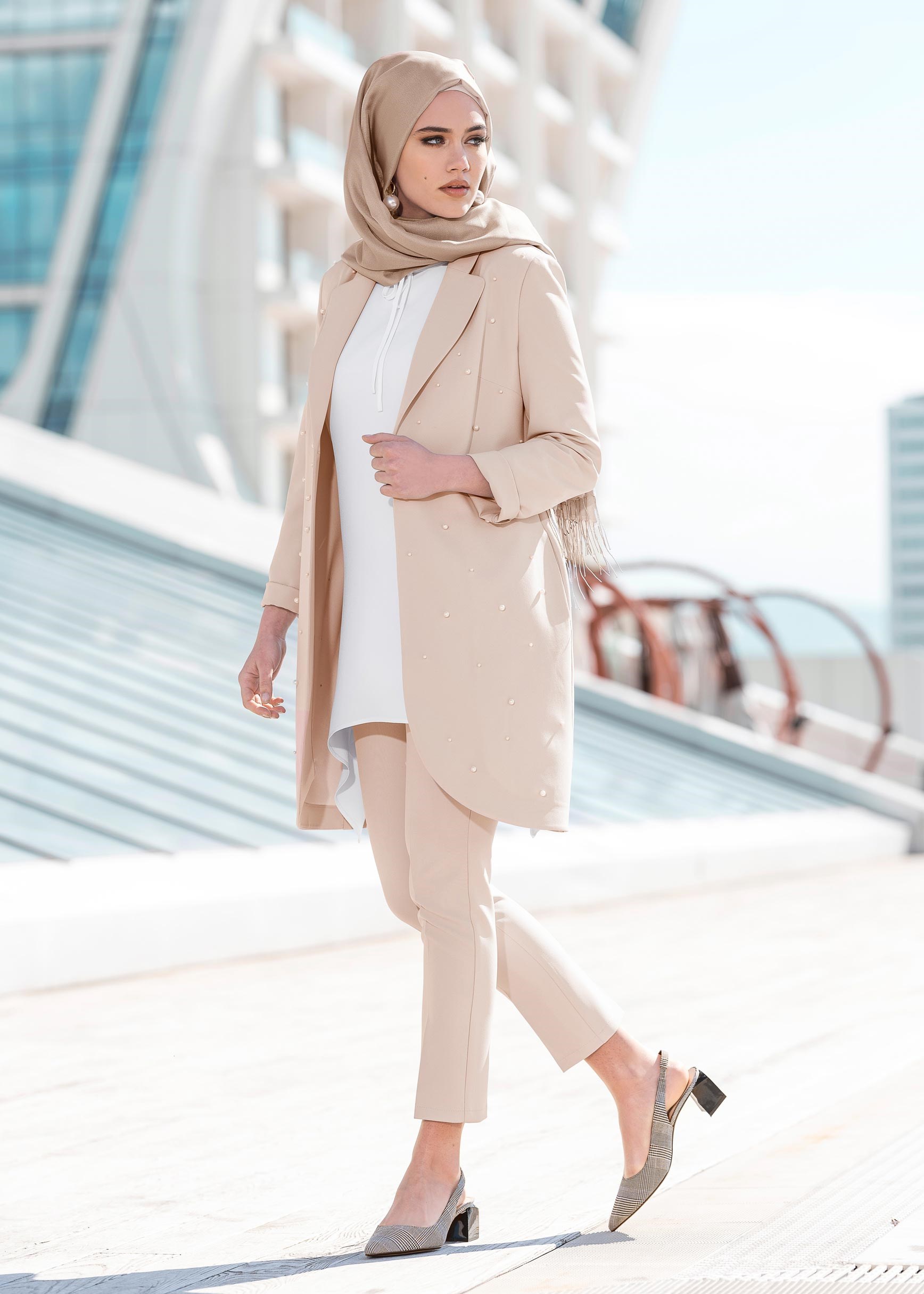 Tesettür giyim BEJ İNCİ İŞLEMELİ KLASİK 2&prime;Lİ PANTOLONLU TAKIM 4161