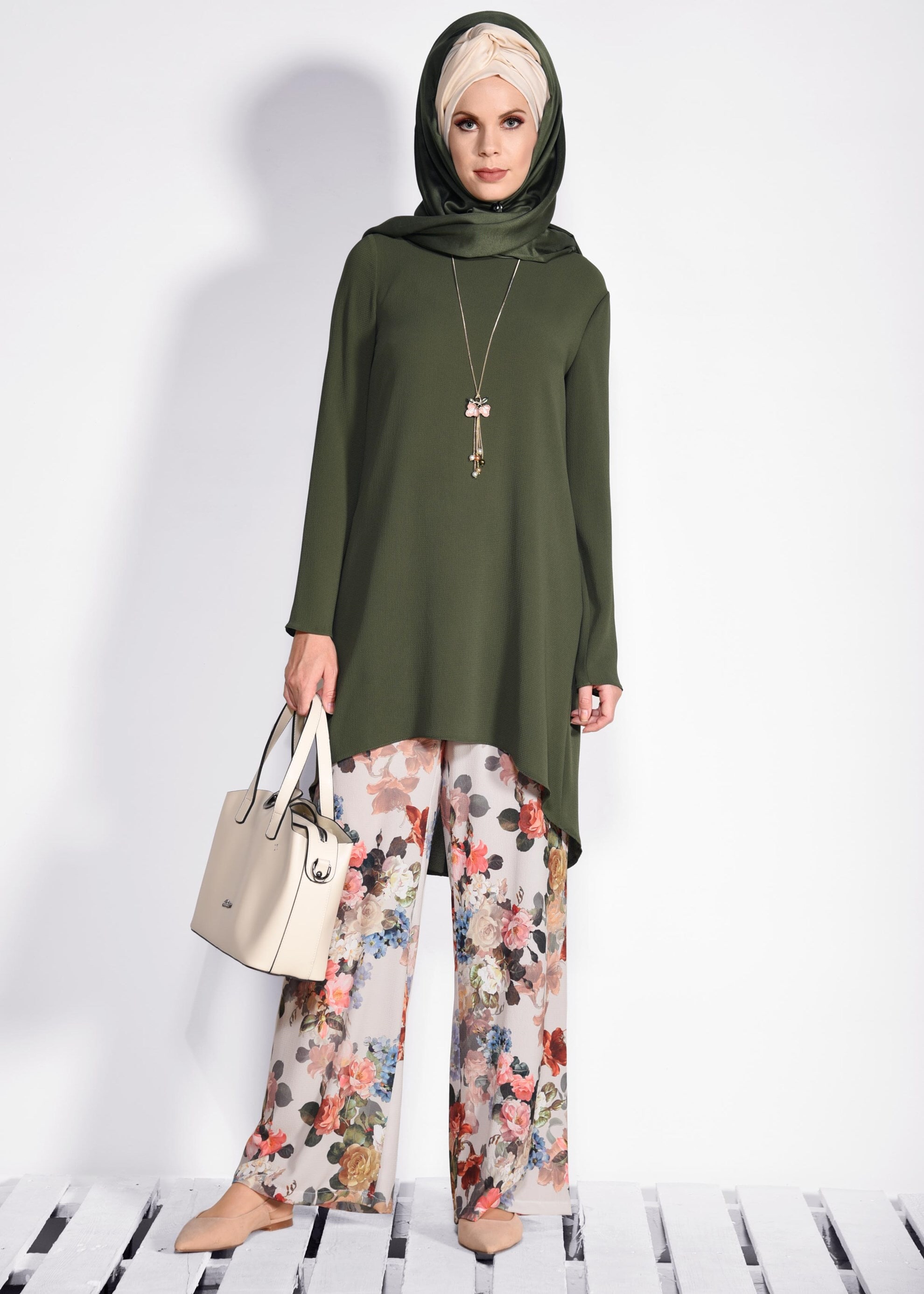 Tesettür giyim GRİ ÇİÇEK DESENLİ 2&prime;Lİ PANT.TAKIM 4372