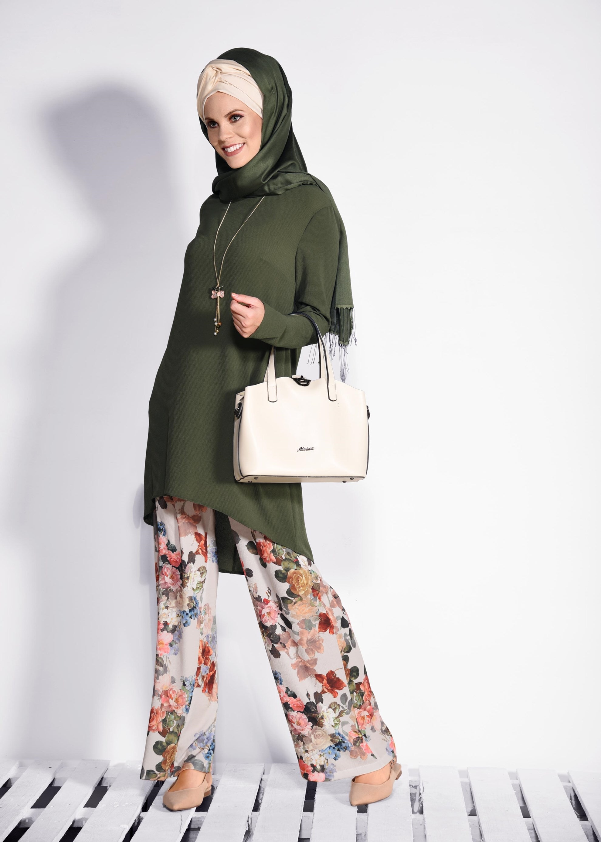 Tesettür giyim GRİ ÇİÇEK DESENLİ 2&prime;Lİ PANT.TAKIM 4372