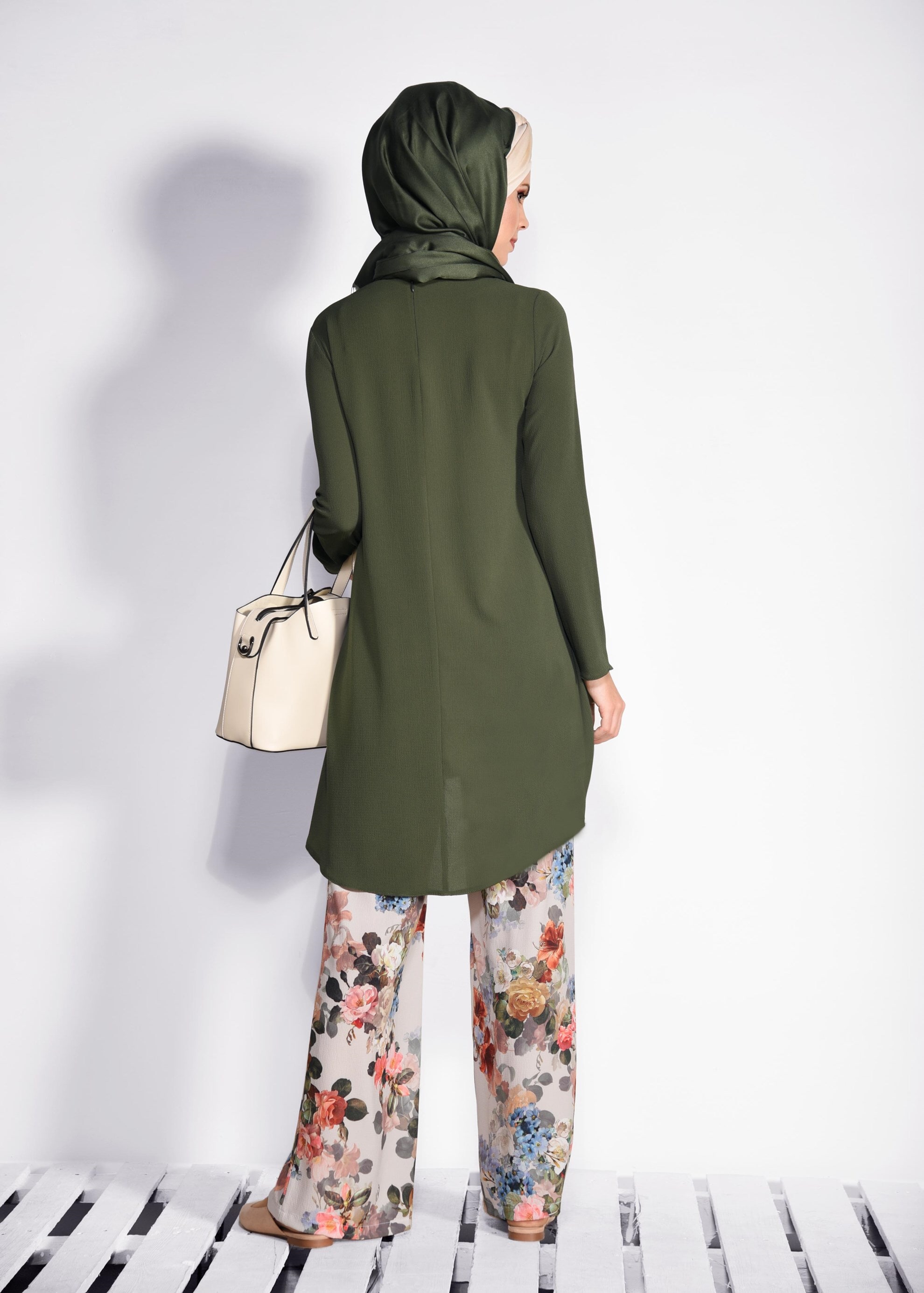 Tesettür giyim GRİ ÇİÇEK DESENLİ 2&prime;Lİ PANT.TAKIM 4372