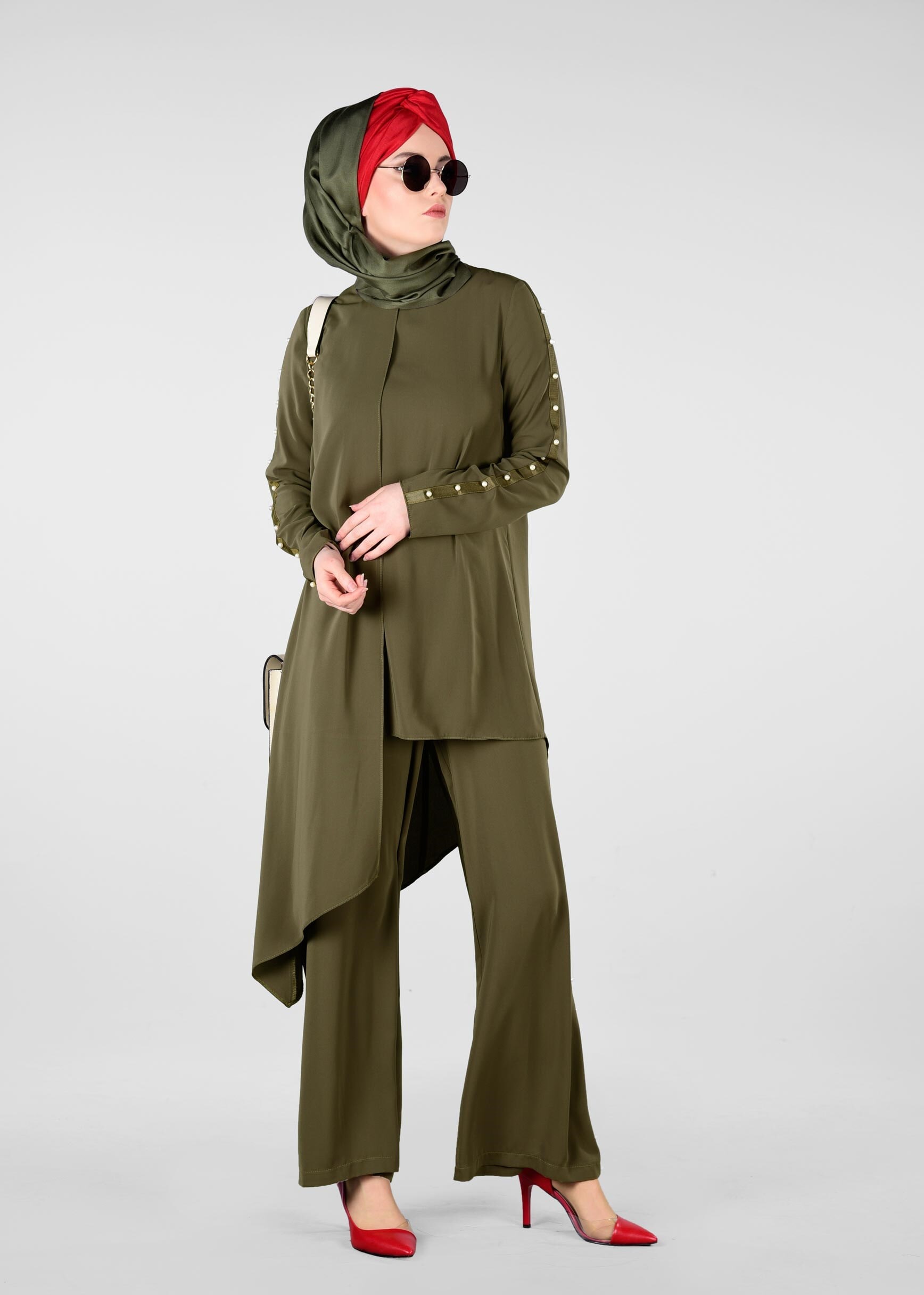 Tesettür giyim HAKİ KOLLARI İNCİ İŞLEMELİ 2&prime;Lİ PANTOLONLU TAKIM 4958