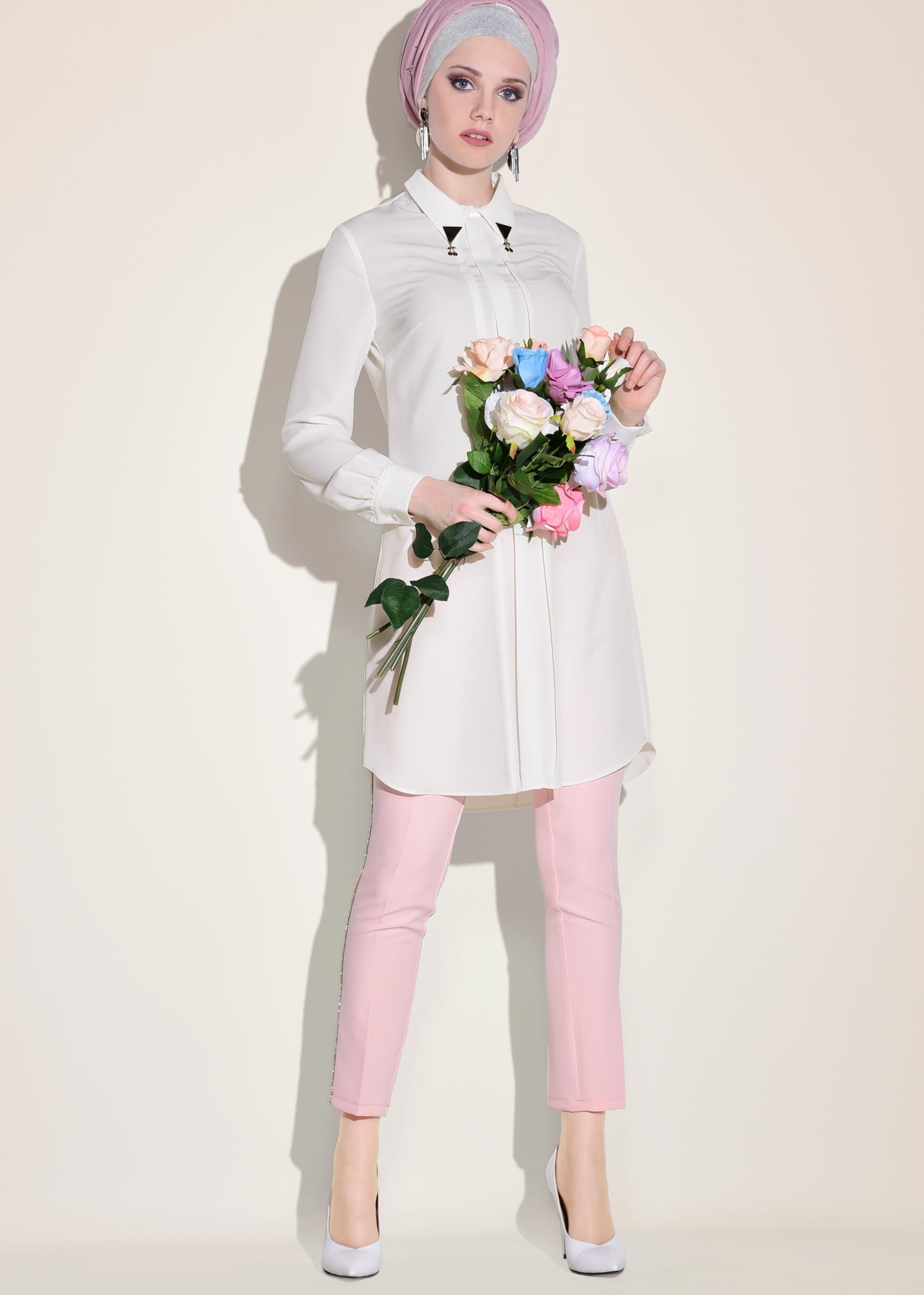 Tesettür giyim BEYAZ YAKASI BROŞLU TUNİK 4032 