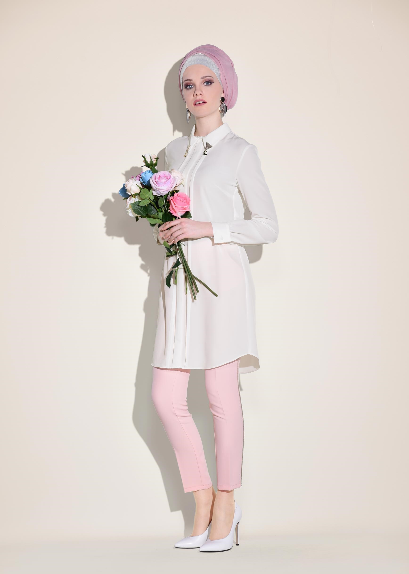 Tesettür giyim BEYAZ YAKASI BROŞLU TUNİK 4032 