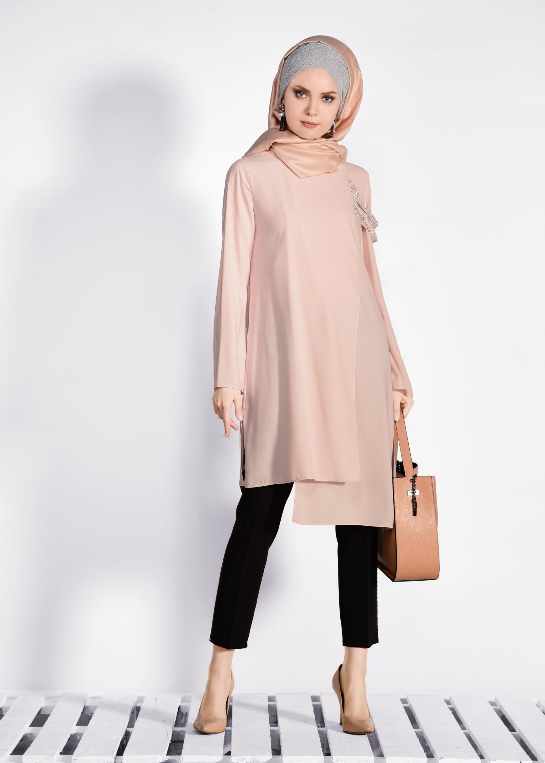 Tesettür giyim PUDRA OMUZ KISMI TAŞ İŞLEME DETAYLI TUNİK 4036