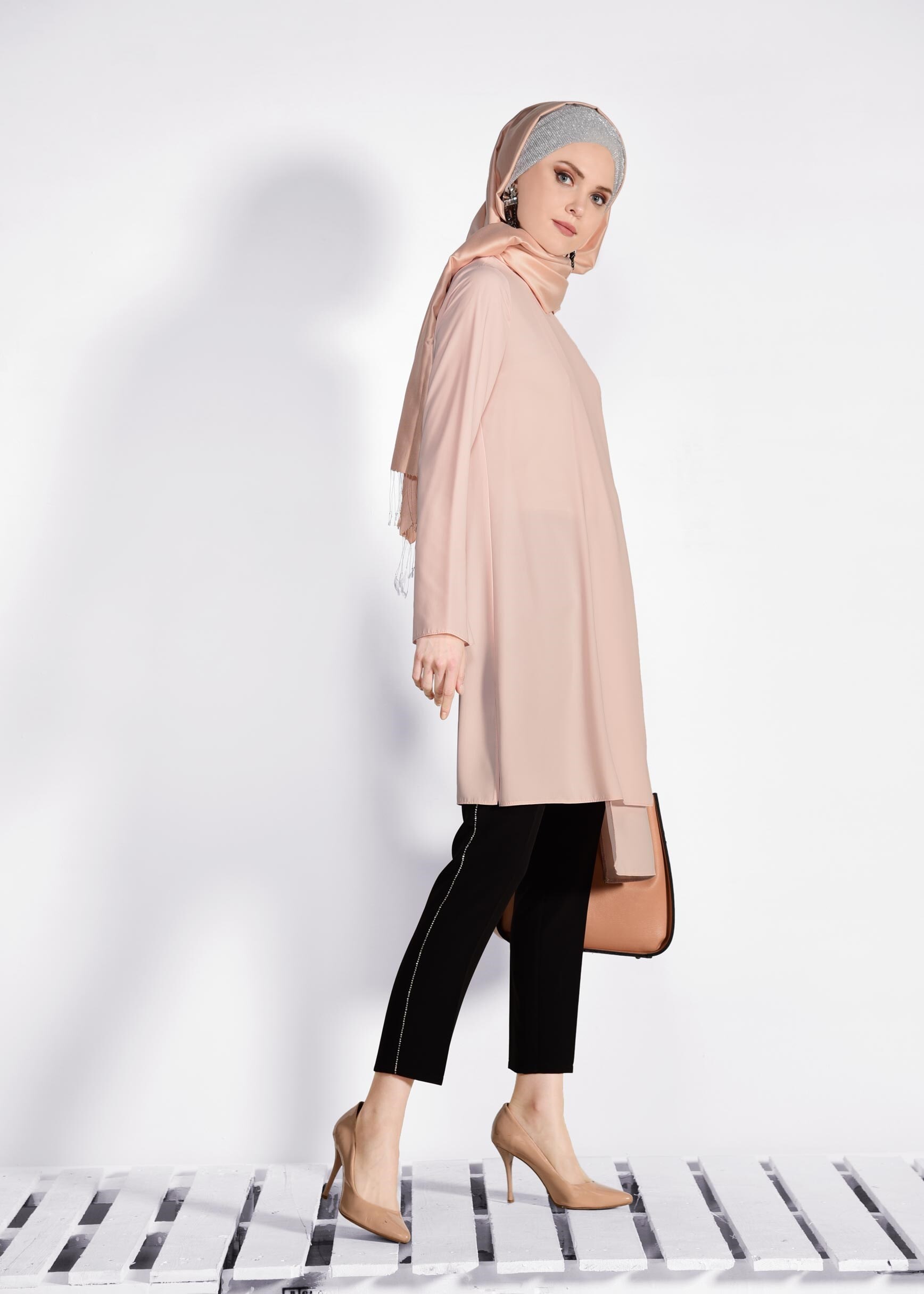 Tesettür giyim PUDRA OMUZ KISMI TAŞ İŞLEME DETAYLI TUNİK 4036