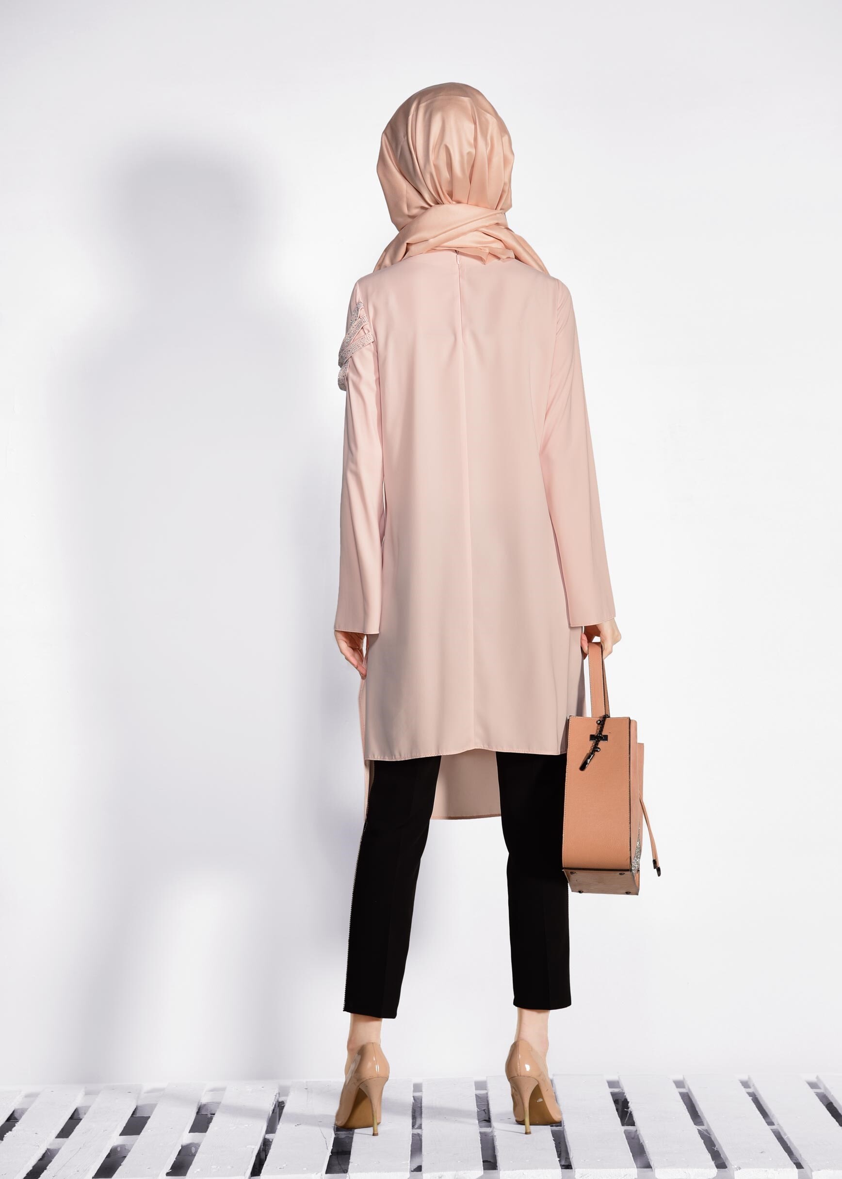 Tesettür giyim PUDRA OMUZ KISMI TAŞ İŞLEME DETAYLI TUNİK 4036