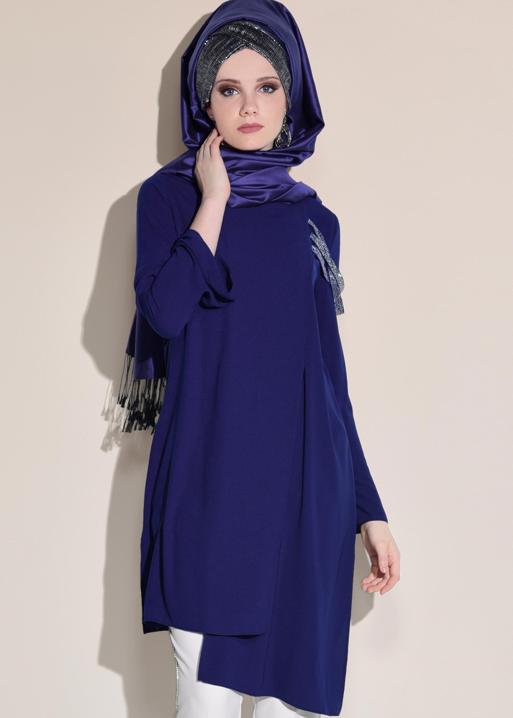 Tesettür giyim MAVİ OMUZ KISMI TAŞ İŞLEME DETAYLI TUNİK 4036