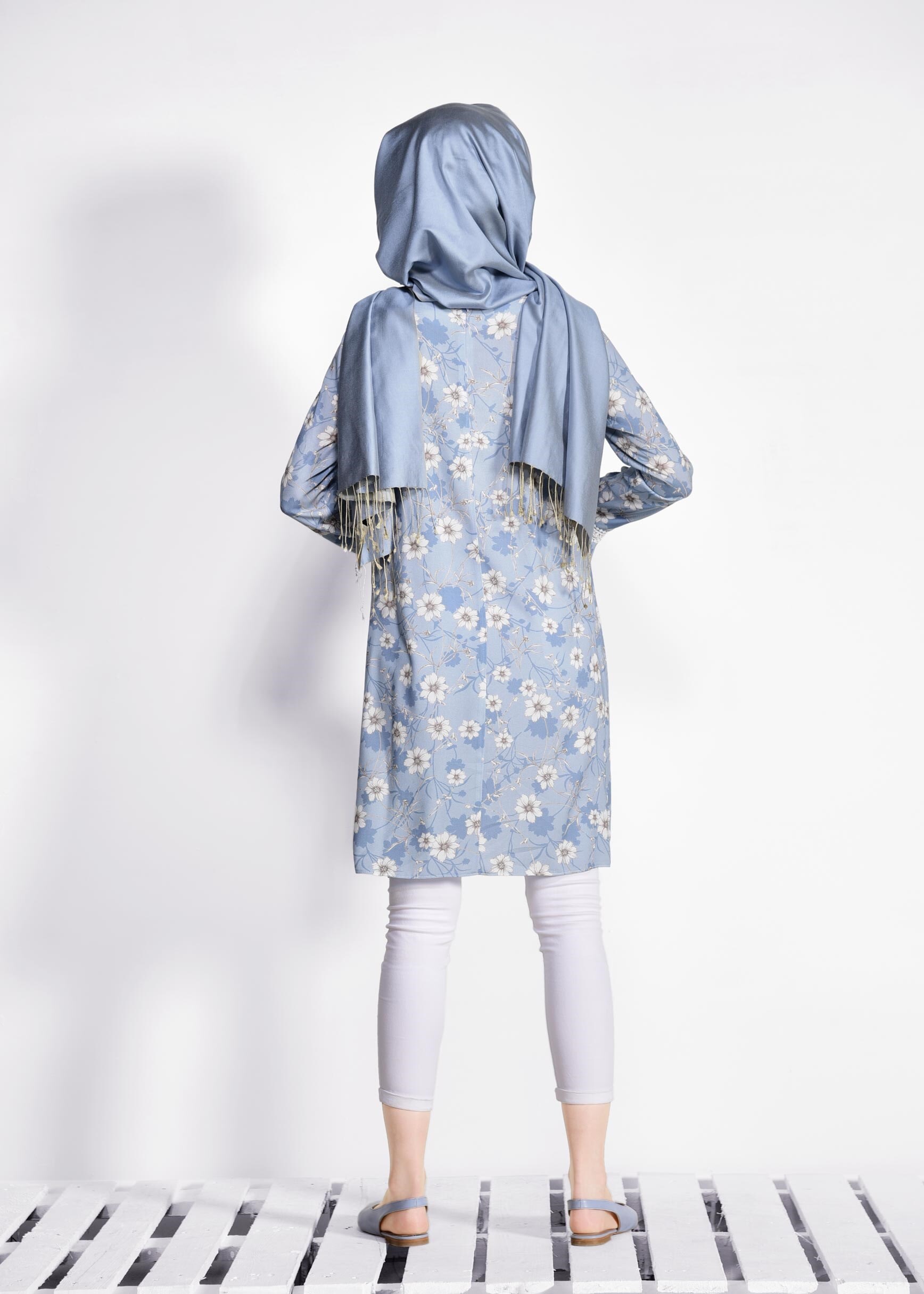 Tesettür giyim MAVİ ÇİÇEK DESENLİ TUNİK 4042