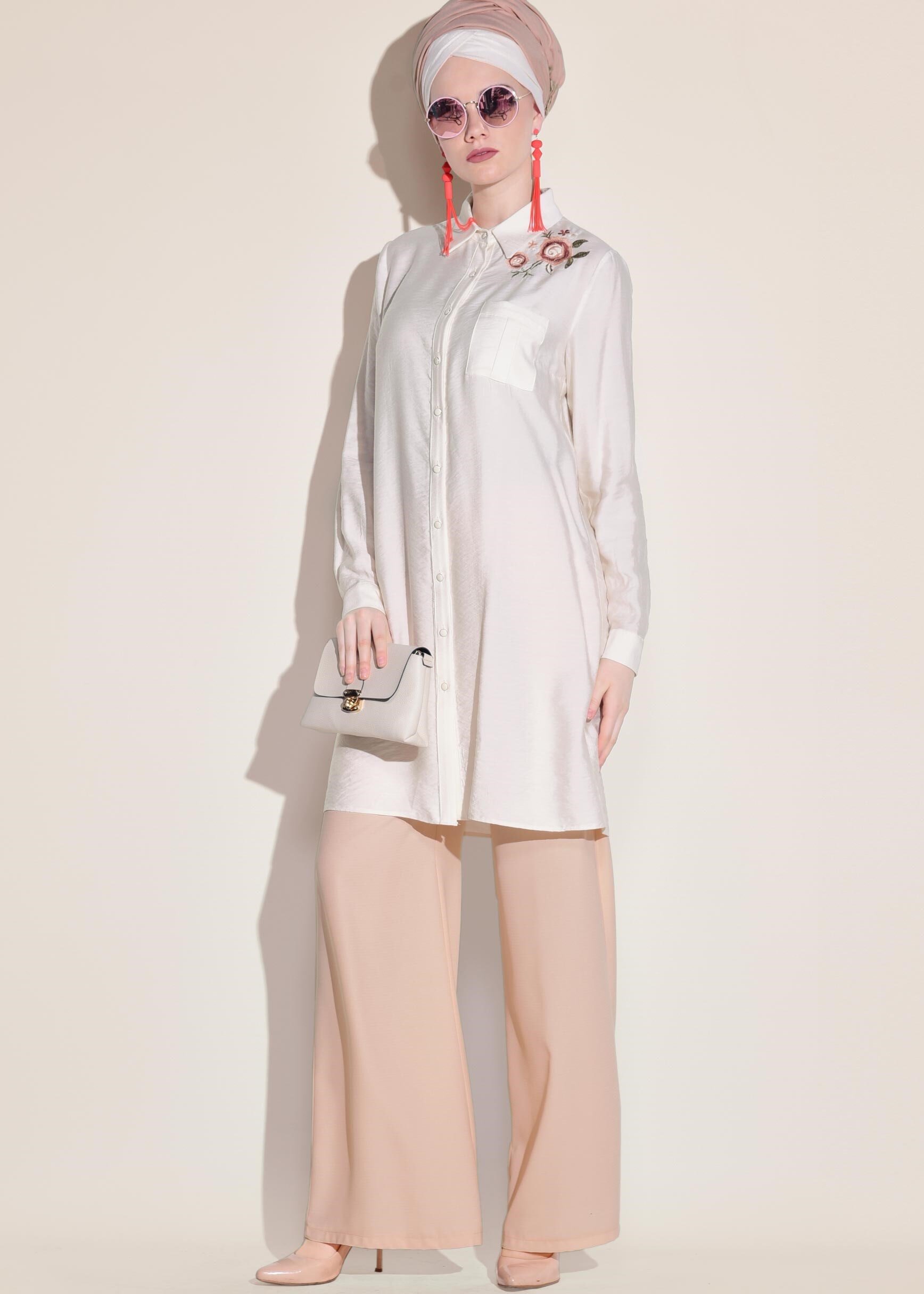 Tesettür giyim BEYAZ NAKIŞ DETAYLI TUNİK 4064