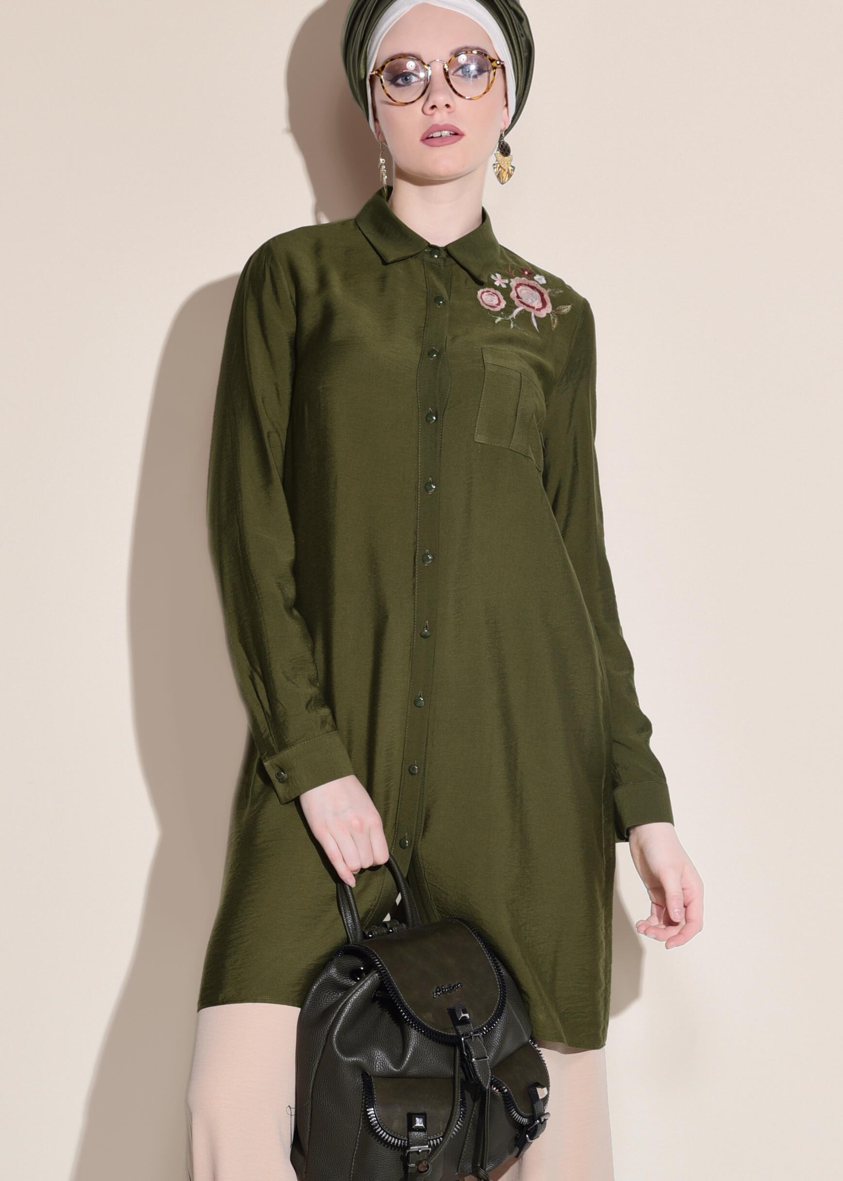 Tesettür giyim HAKİ NAKIŞ DETAYLI TUNİK 4064