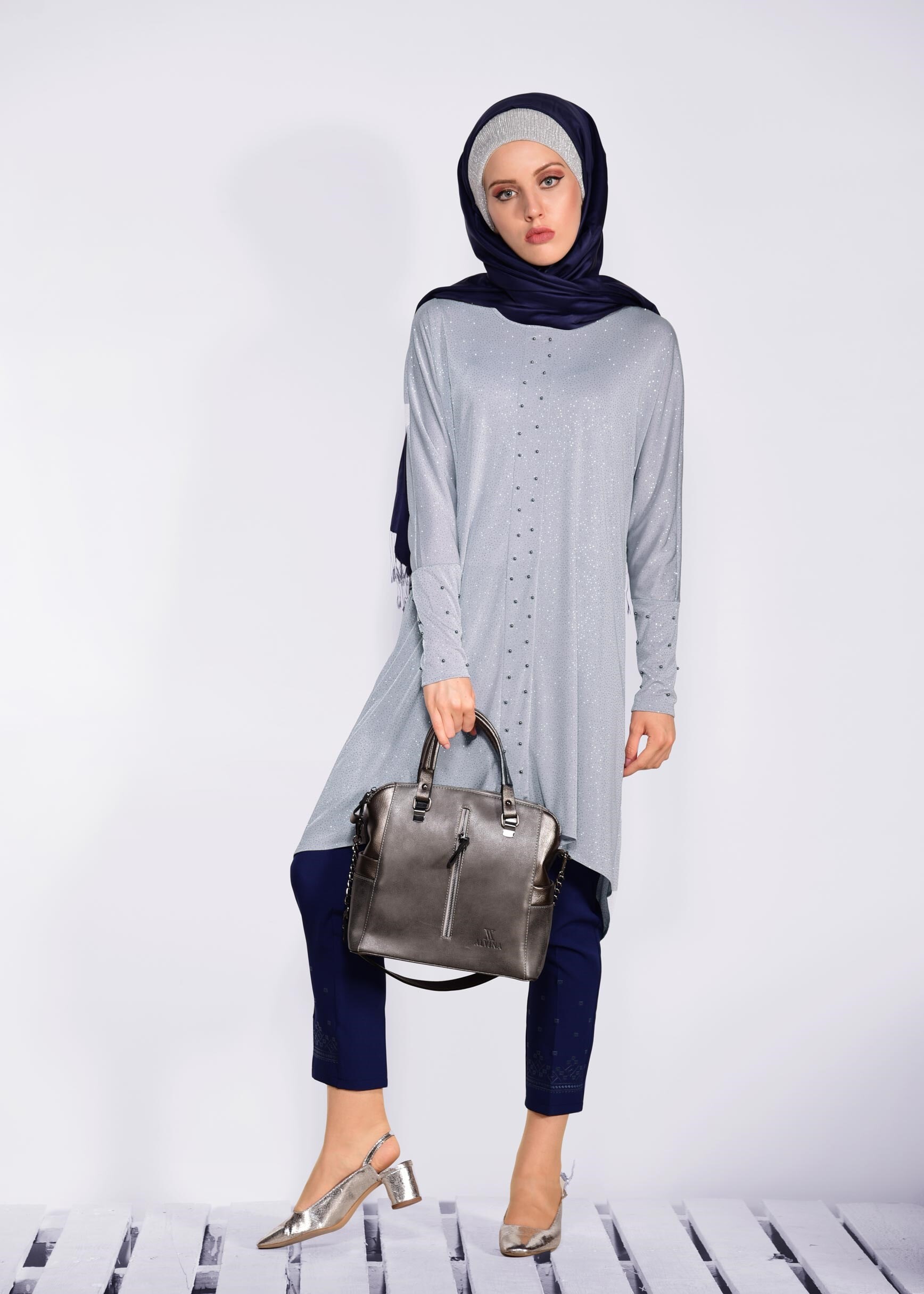 Tesettür giyim GRİ BONCUKLU PARILTILI TUNİK 4078